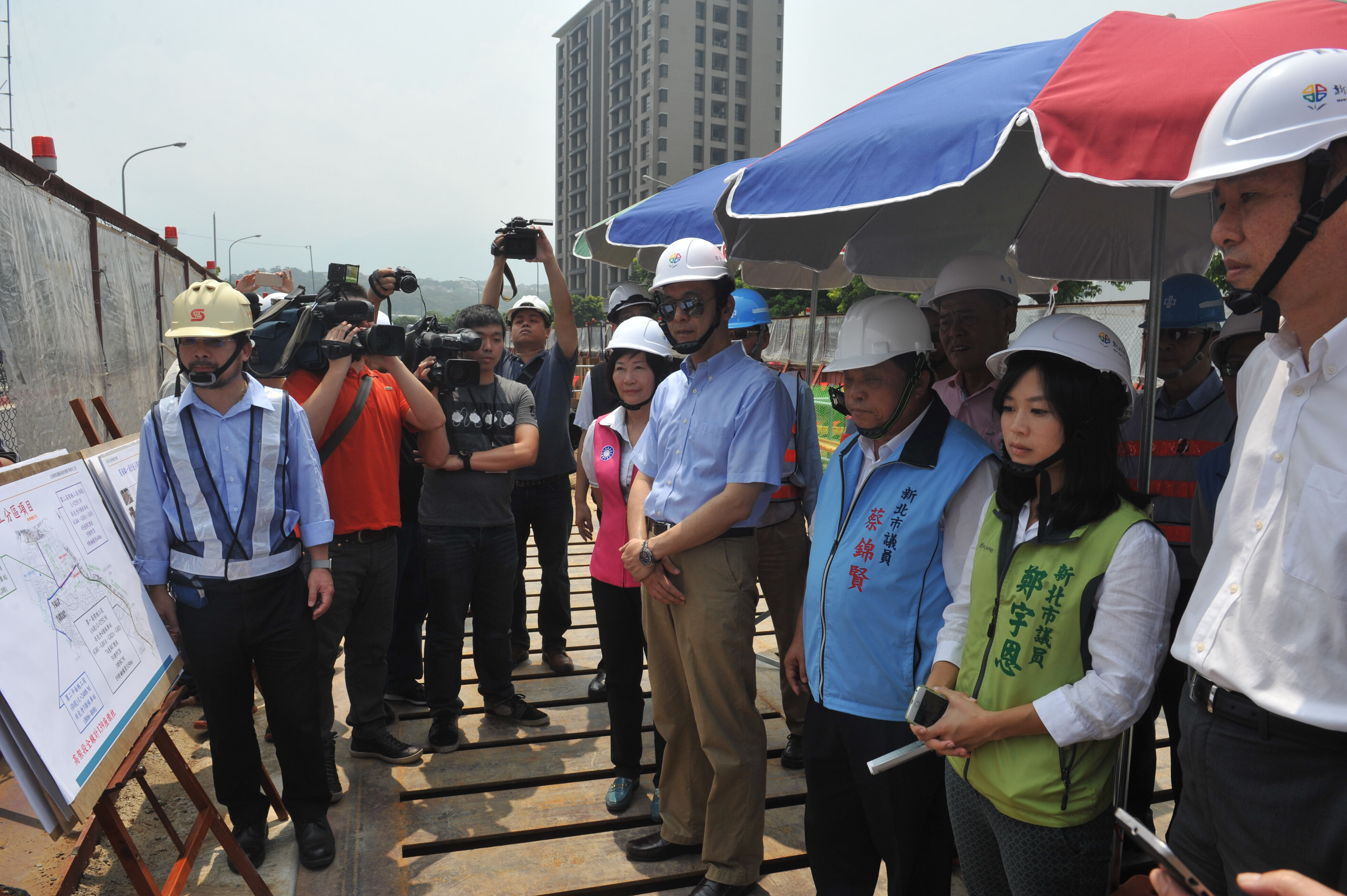 北台灣首條輕軌路線 朱立倫市長視察淡海輕軌工程