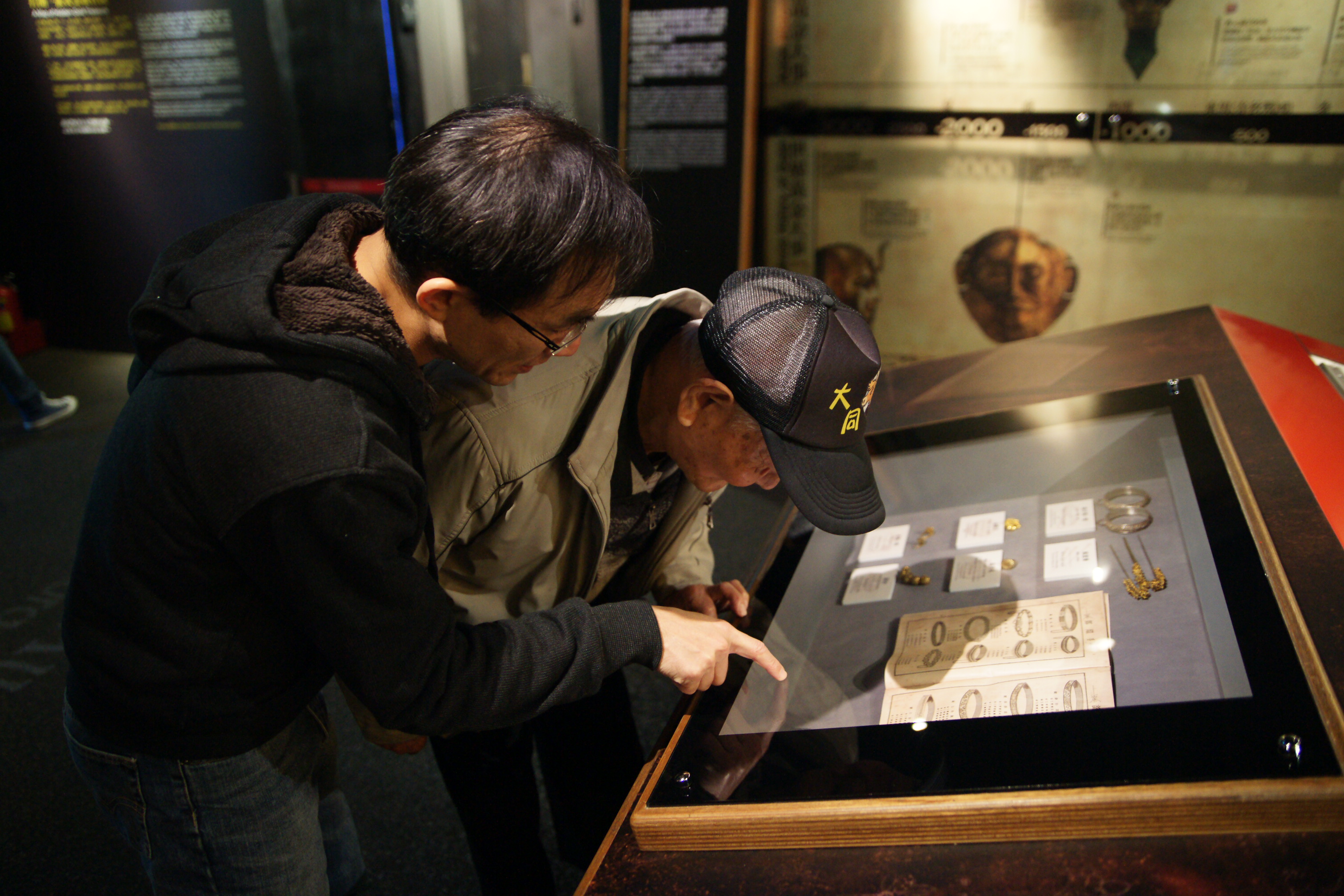 過年來黃金博找找「打金簿」，就可以知道阿嬤的少女時代都帶甚麼款式的黃金首飾啦