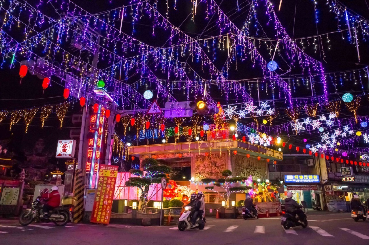 樹林鎮南宮外LED紫色瀑布