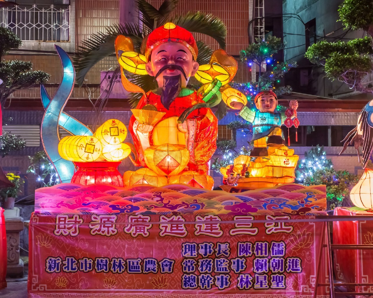 現場會有20座大型燈幕