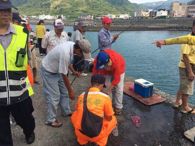 針對釣客違規佔位勸導