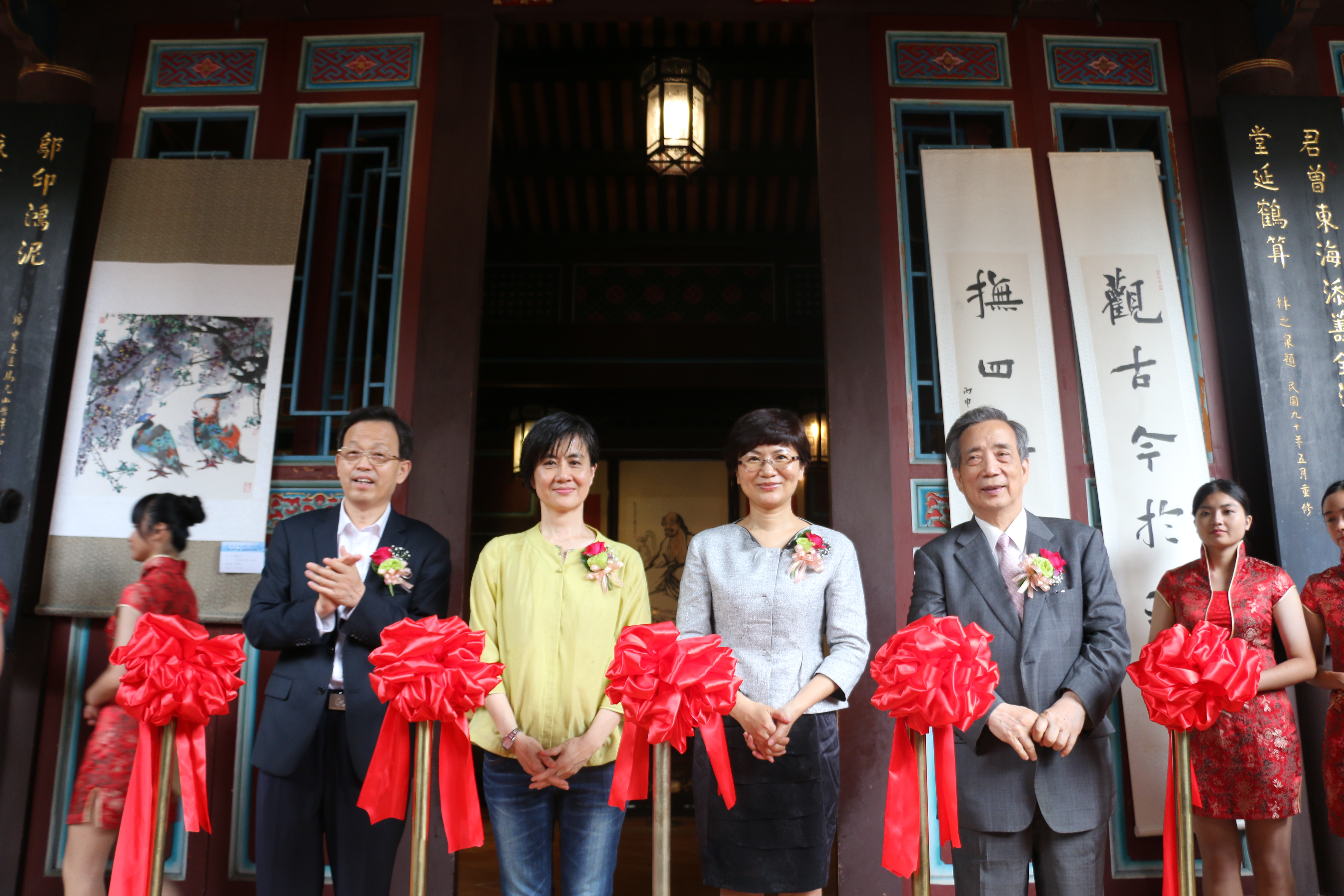 新北市文化局于玟副局長(左2)與現場貴賓開幕剪綵