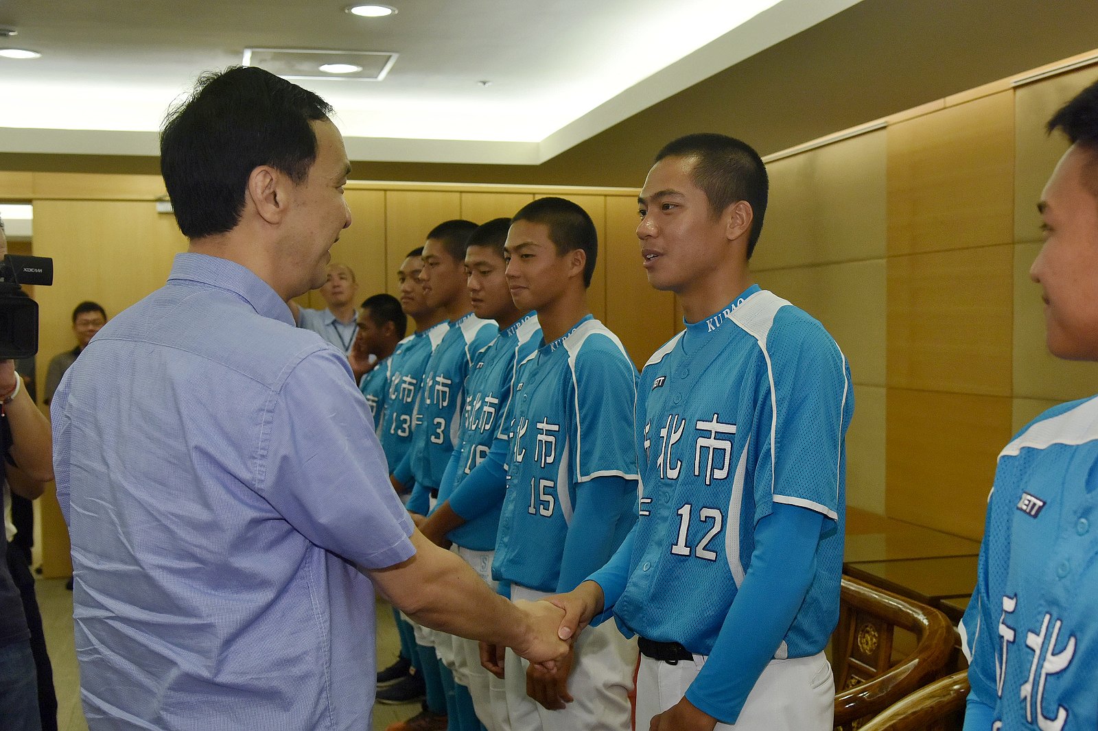 新北青棒代表隊創下玉山盃3連霸，朱立倫市長接見勉勵。