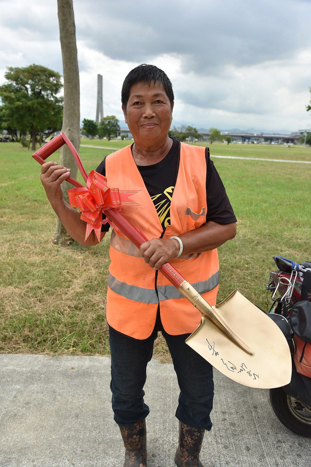 「大臺北都會公園景觀橋工程」以牛郎織女在銀河相會為設計概念