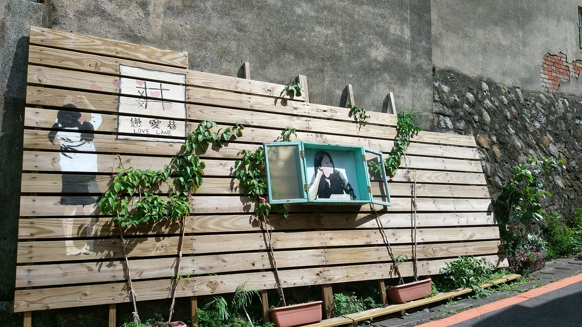 隱身在重建街的戀愛巷，是經典歌謠《阮若打開心內的門窗》作詞人王昶雄和妻子談戀愛時的必經之路!