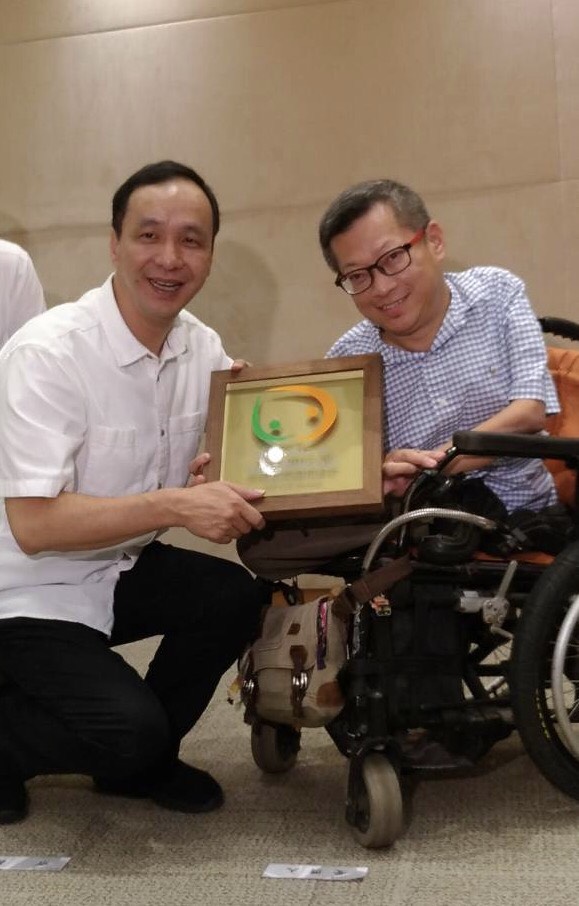 市長與唐峰正合照