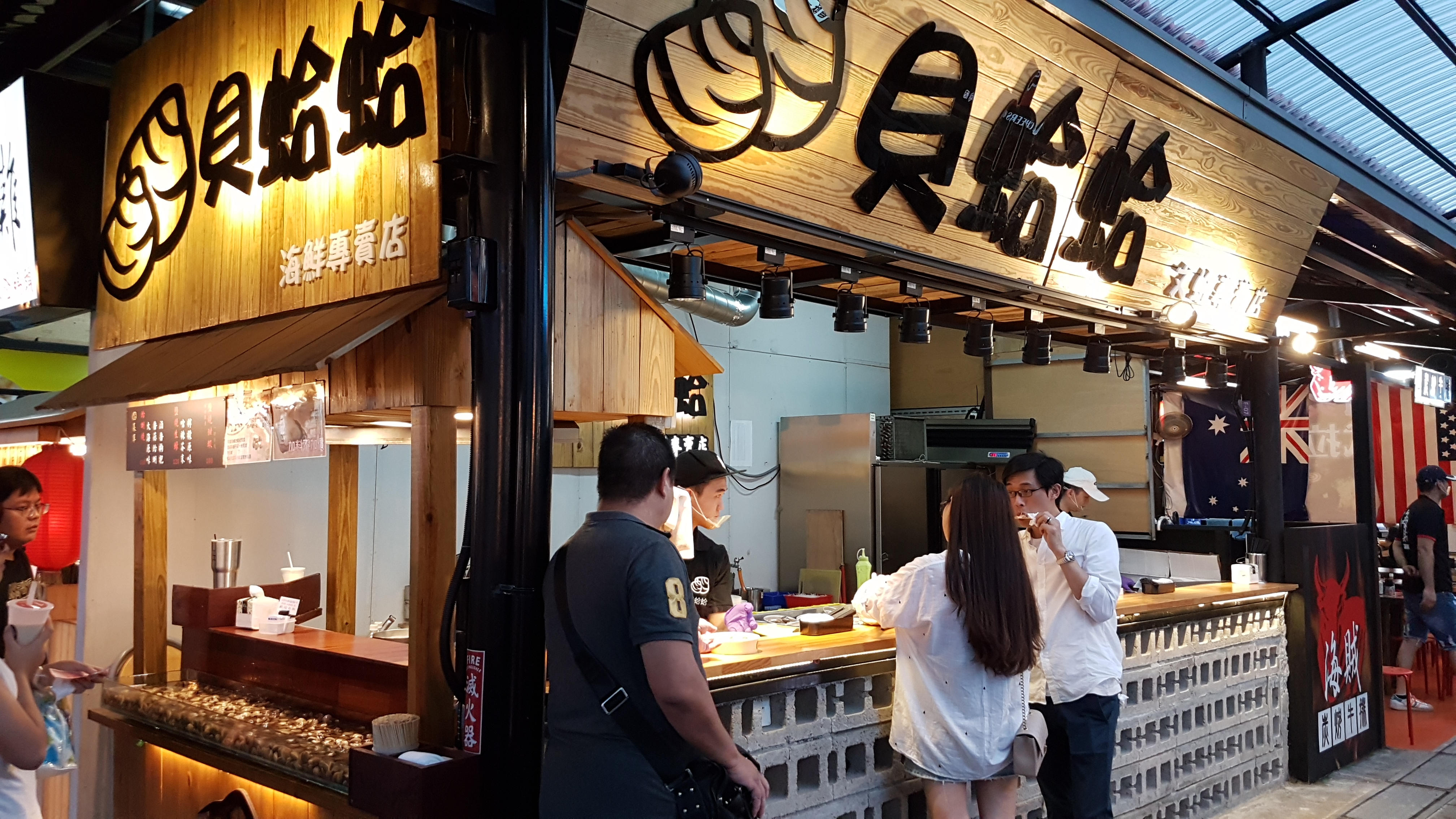 興仁花園夜市，以創新的攤位管理、多元的販售內容、整齊劃一的購物環境，更是第一次報名中央評鑑就一舉獲得4星市集的好成績.jpg