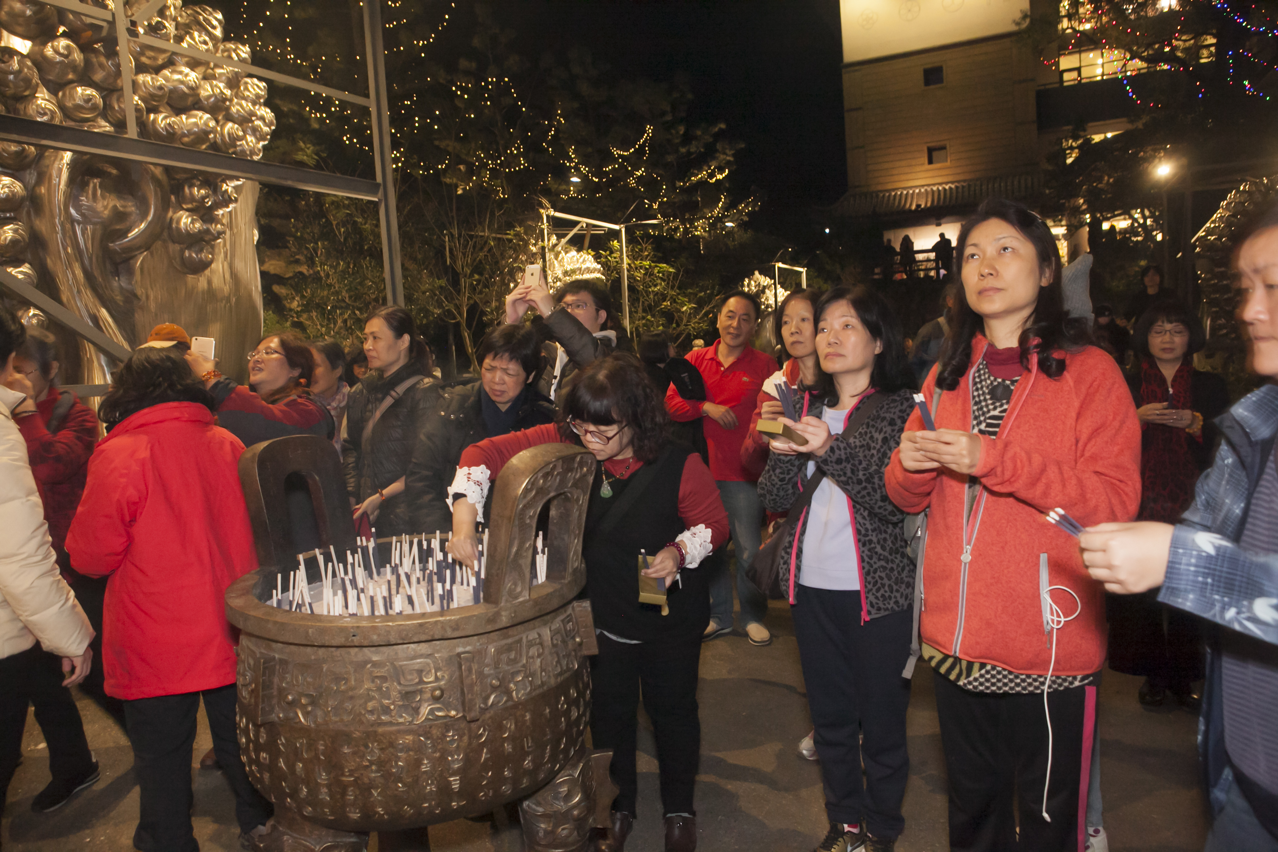 十全十美‧十大圓滿開運祈福頭香」祈願不可思議，每逢元旦或農曆年期間來上頭香的民眾絡繹不絕！