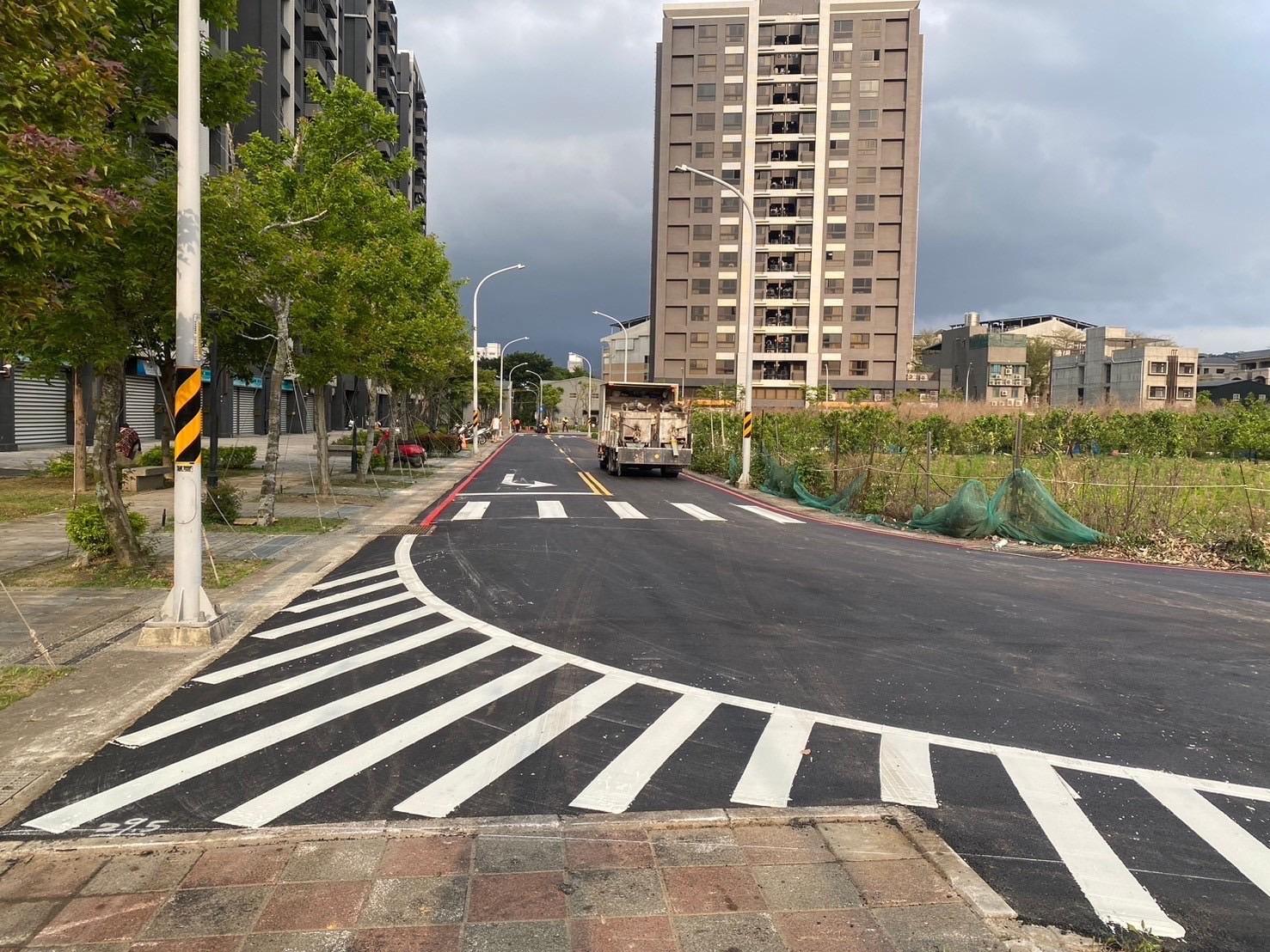 完成新闢道路上污水管線建置，將路面及標誌標線復舊