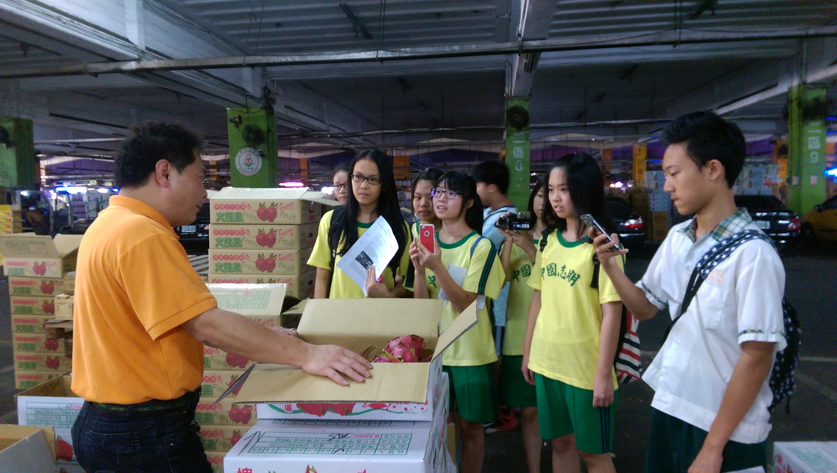 明志國中暑期研習營  採訪新北果菜市場