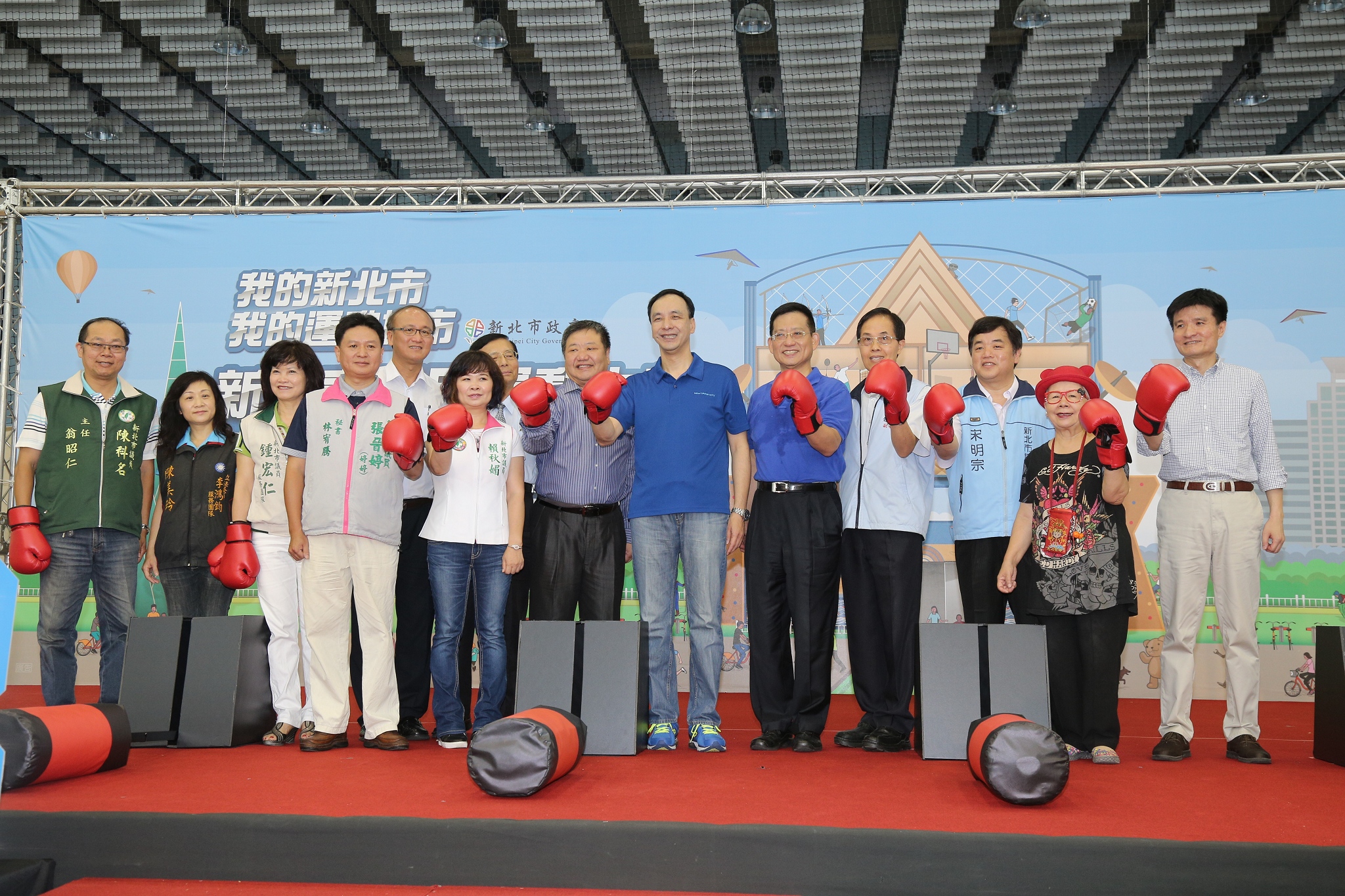 新五泰國民運動中心試營運 朱市長與市民一同搶先體驗
