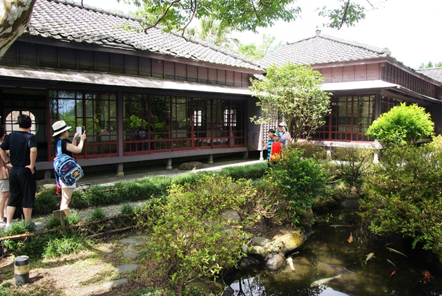 太子賓館今開放部分戶外空間，美麗的日式庭園吸引遊客駐足拍照.jpg