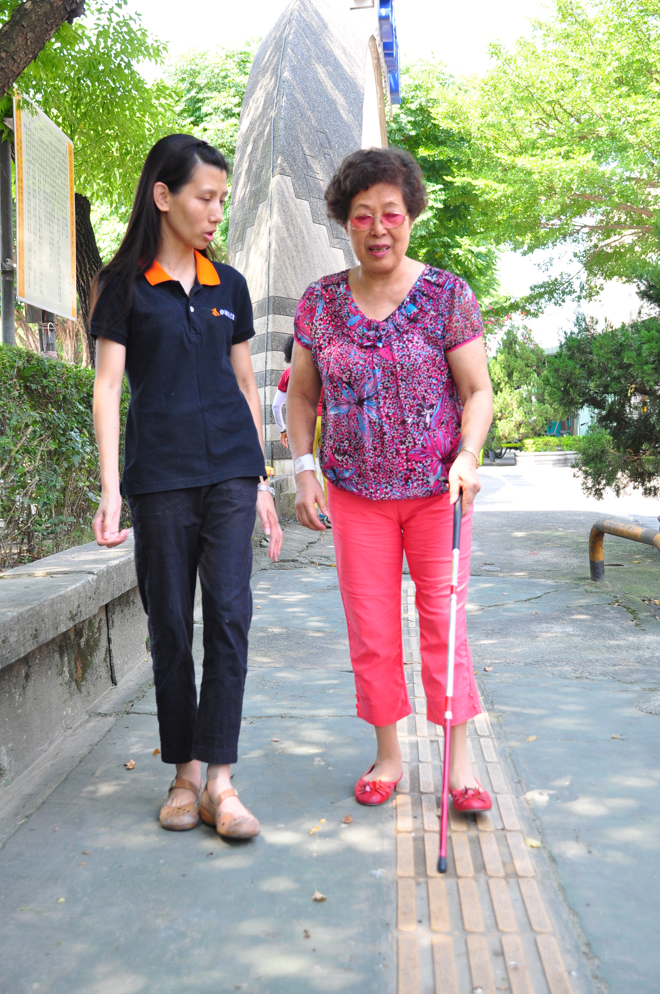 梅姐現在能夠利用白手杖自行搭公車或坐捷運