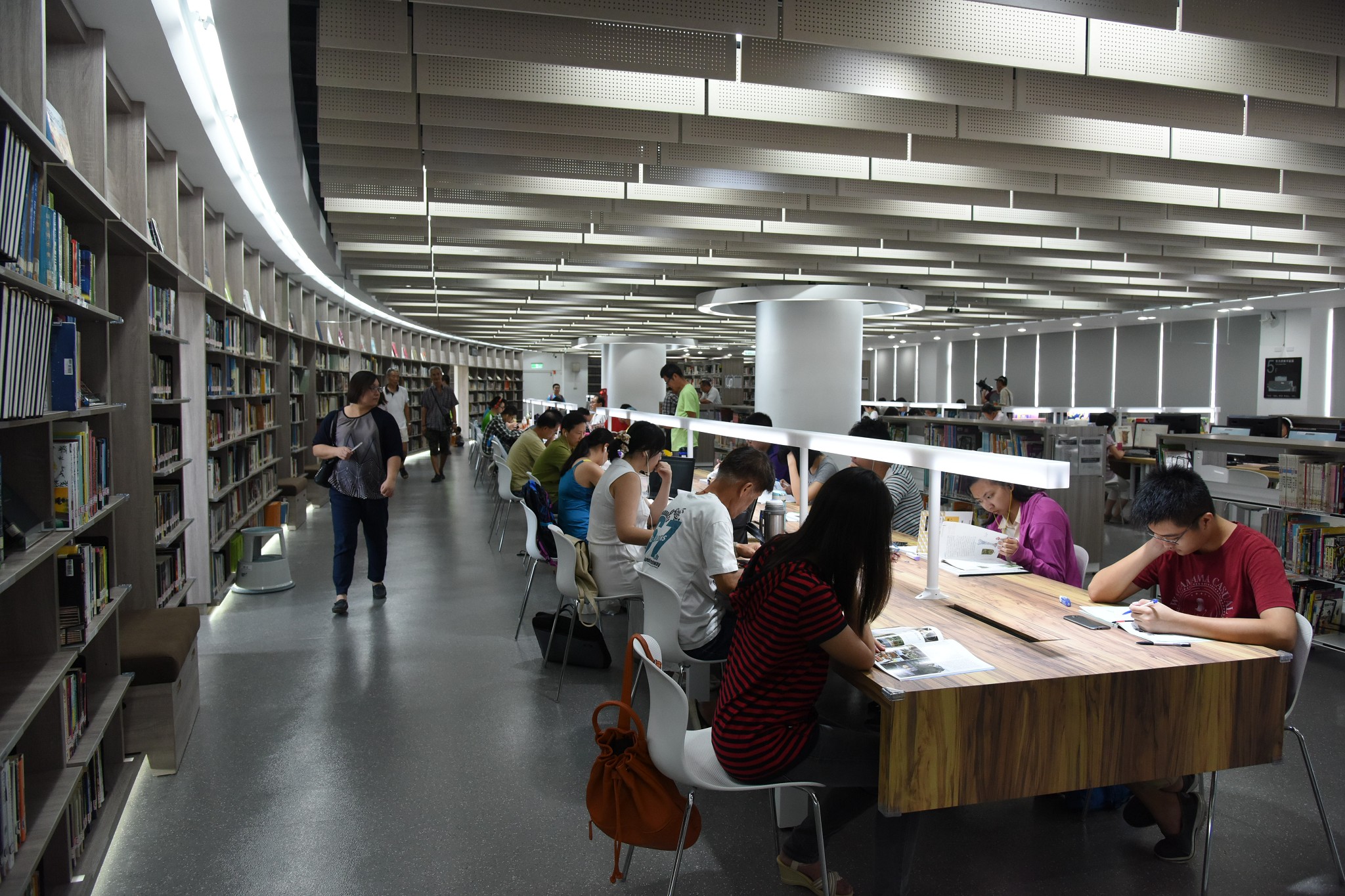 巨型書牆打造閱讀的優雅-市立圖書館林口分館全新啟用DSC_5404.JPG