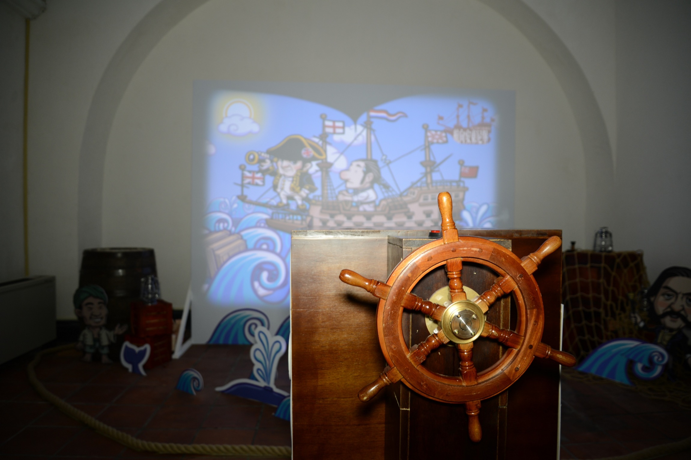 紅毛城展場的多媒體互動設施，歡迎民眾扮演船長，認識淡水歷史。
