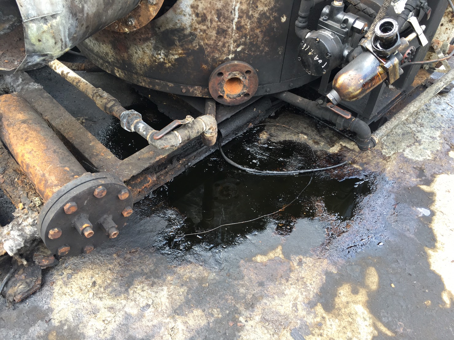 鍋爐設備管線更新時洩漏重油