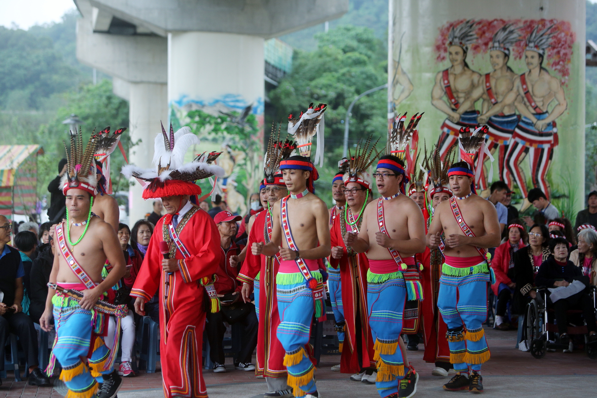 部落勇士為原住民族公園舉行傳統祈福儀式