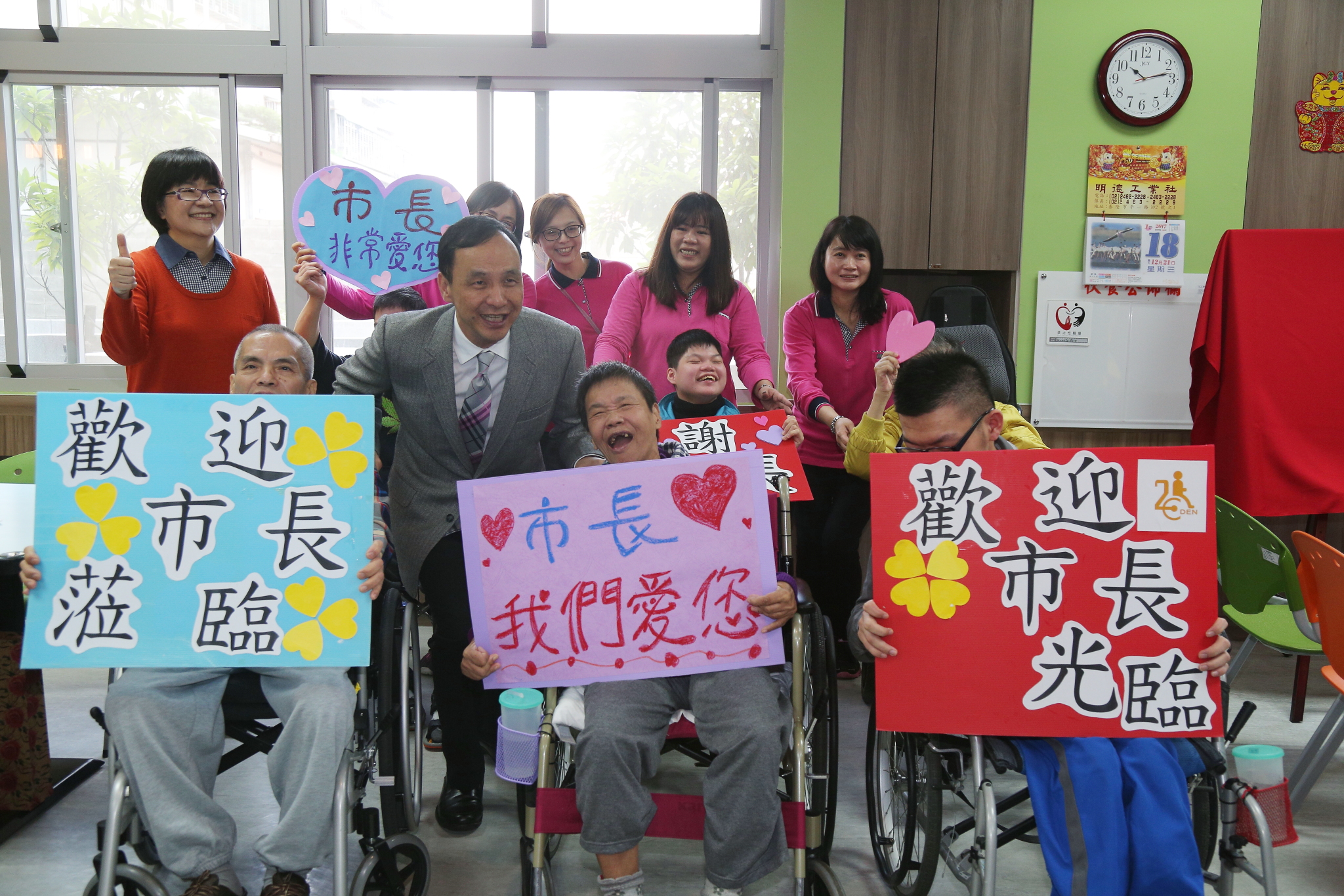 市長慰問社福機構與身障朋友提前歡度春節