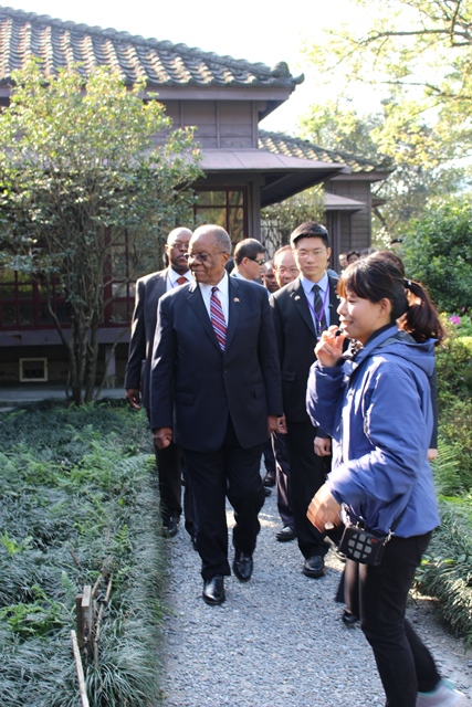 史瓦濟蘭總理戴巴尼一行人參觀太子賓館