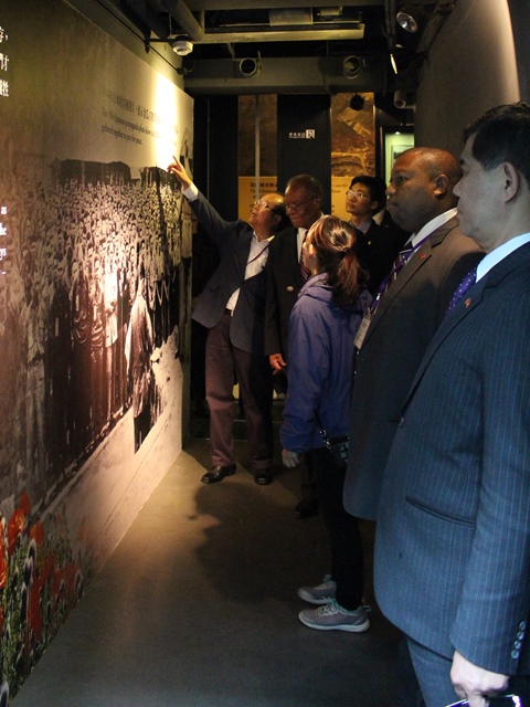 戴巴尼總理瞭解金瓜石的採金史，以及關心當年戰俘營的歷史