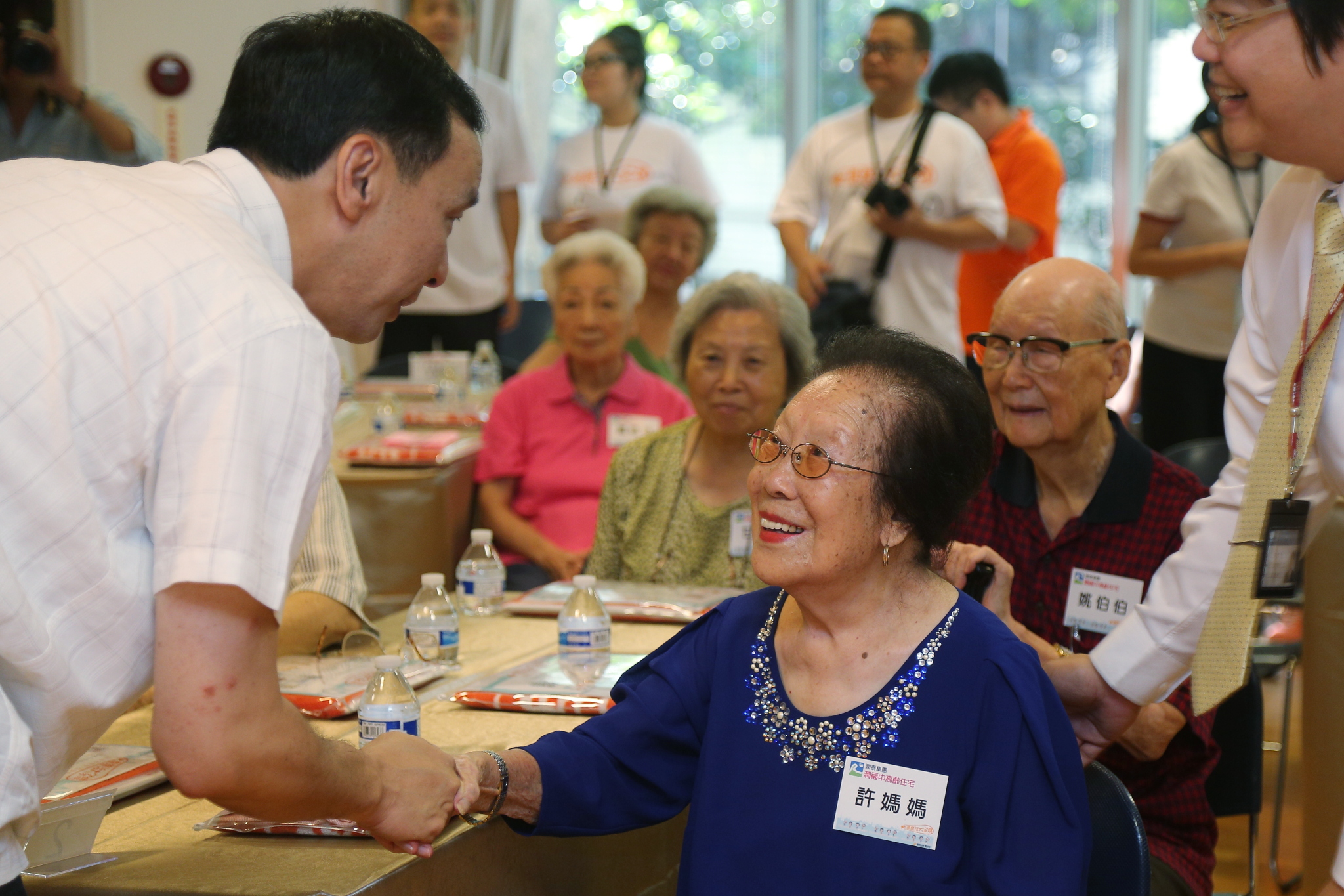 朱市長長期推動長照計畫，舉辦共餐、托老、動健康等活動讓高齡長者更健康樂活