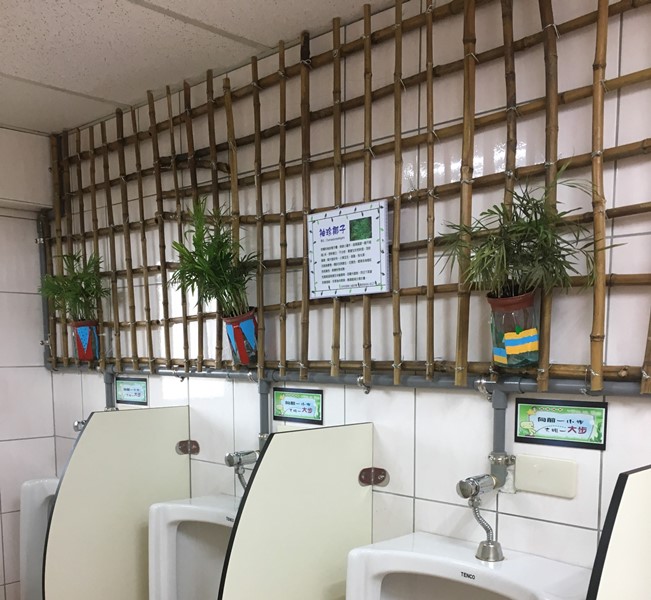 首次參與即獲得五星認證的新店區安合里，利用盆栽綠美化讓公廁煥然一新