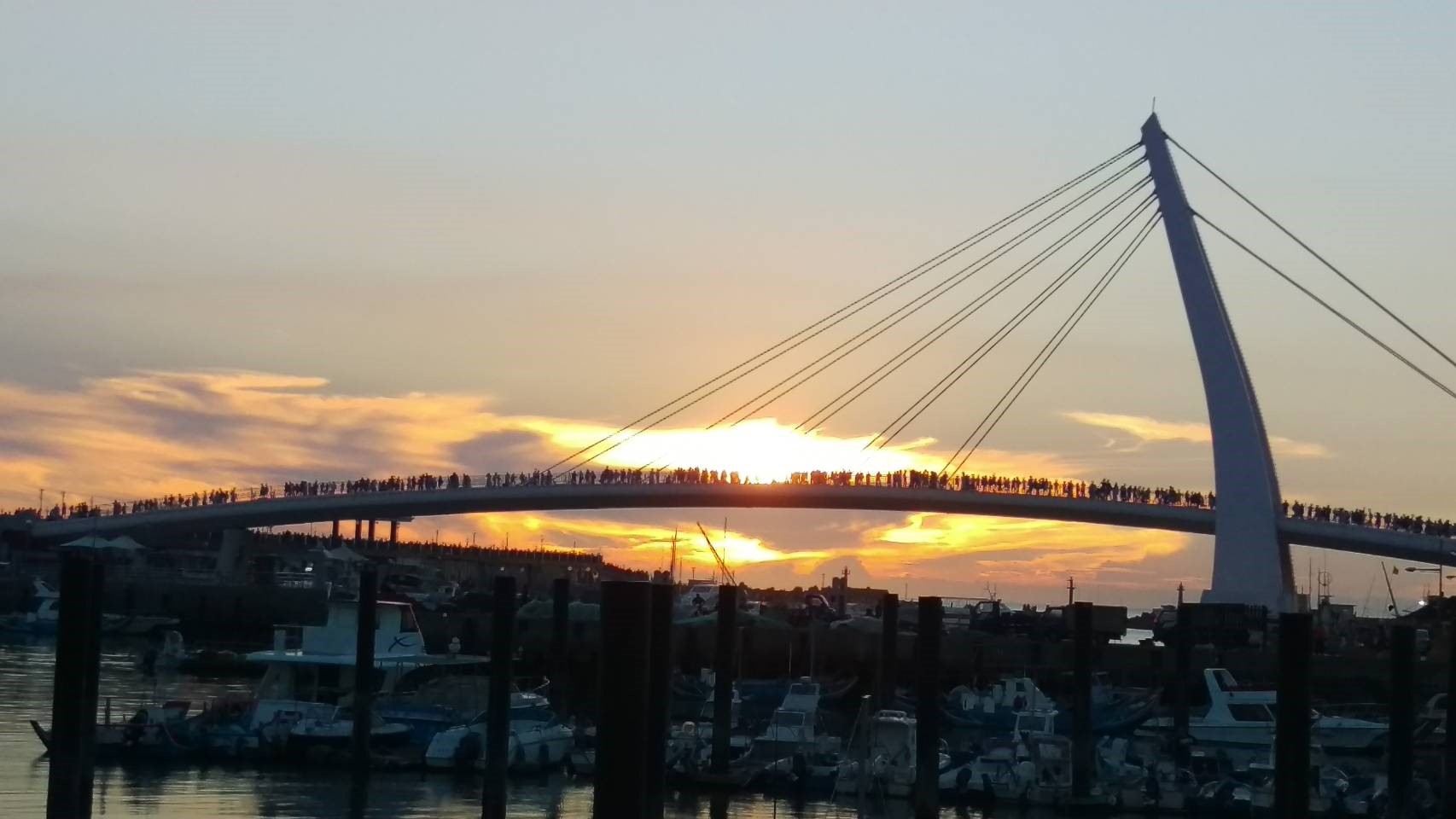 漁人碼頭情人橋上觀夕陽