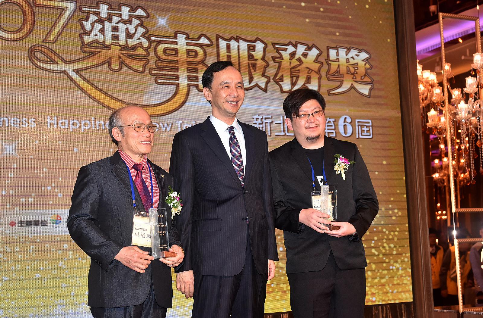 朱市長表揚藥事服務獎得獎藥師