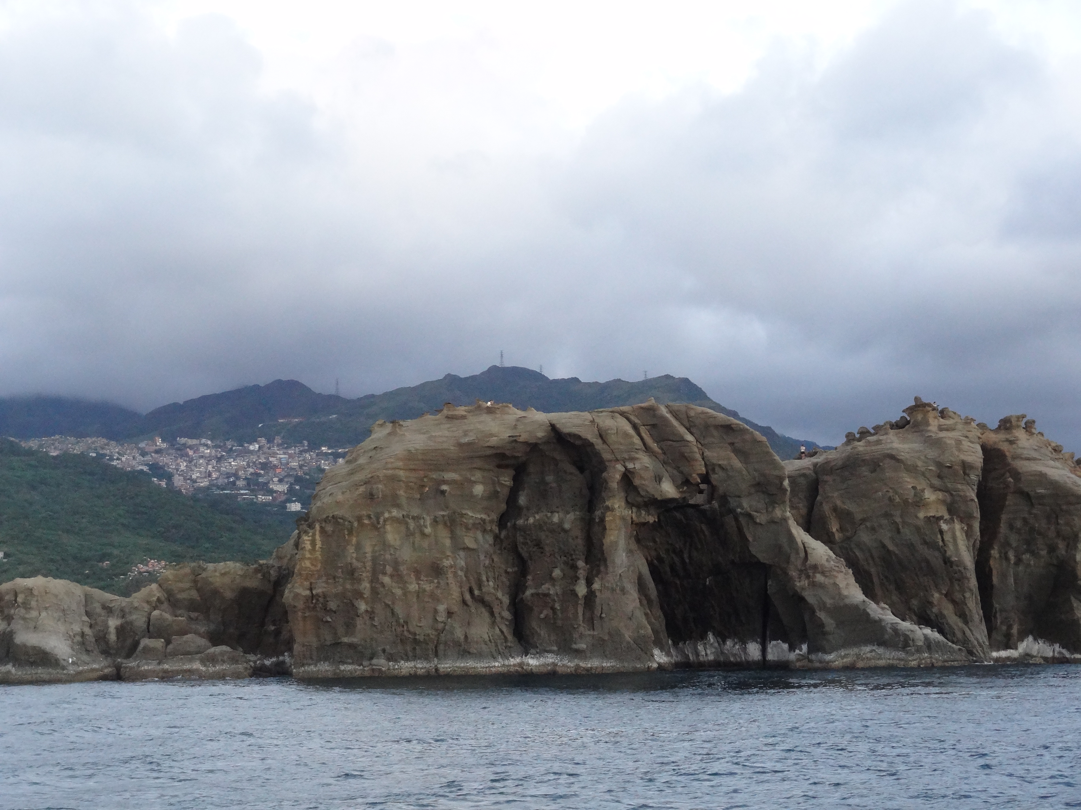 從海測看象鼻岩
