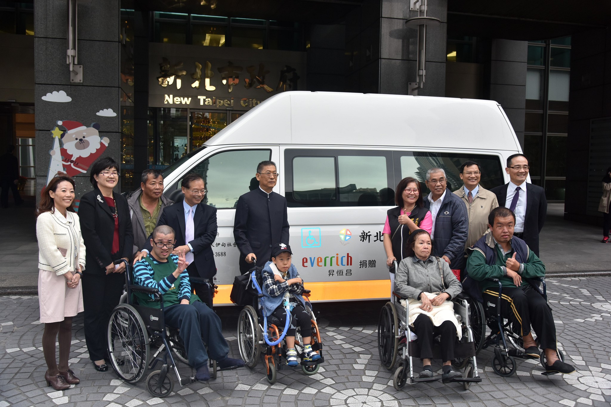 昇恒昌基金會捐贈新北市身心障礙者復康巴士儀式1