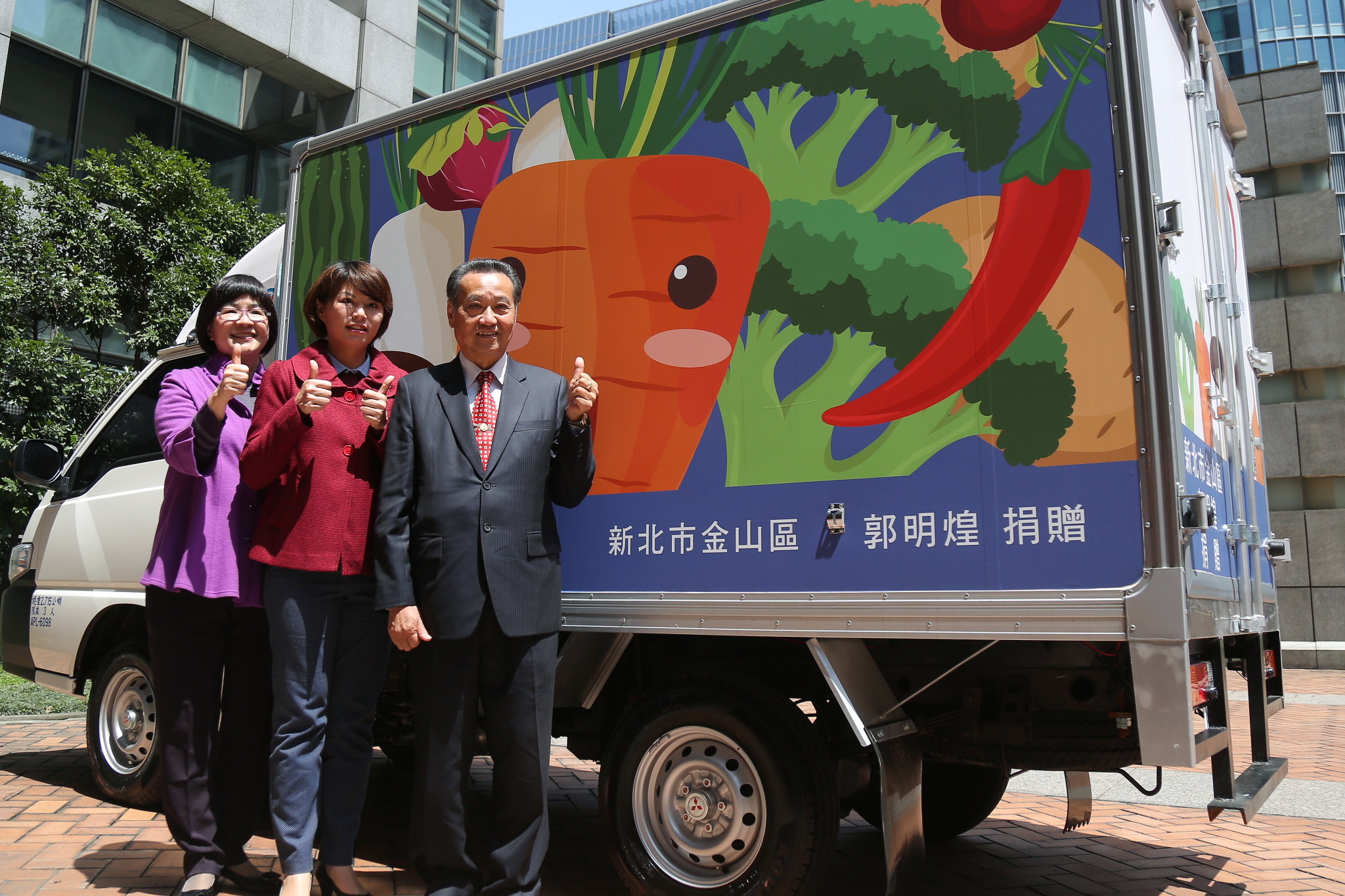金山區農會前理事長郭明煌先生捐贈「惜食分享車」一輛及營運費用83萬元