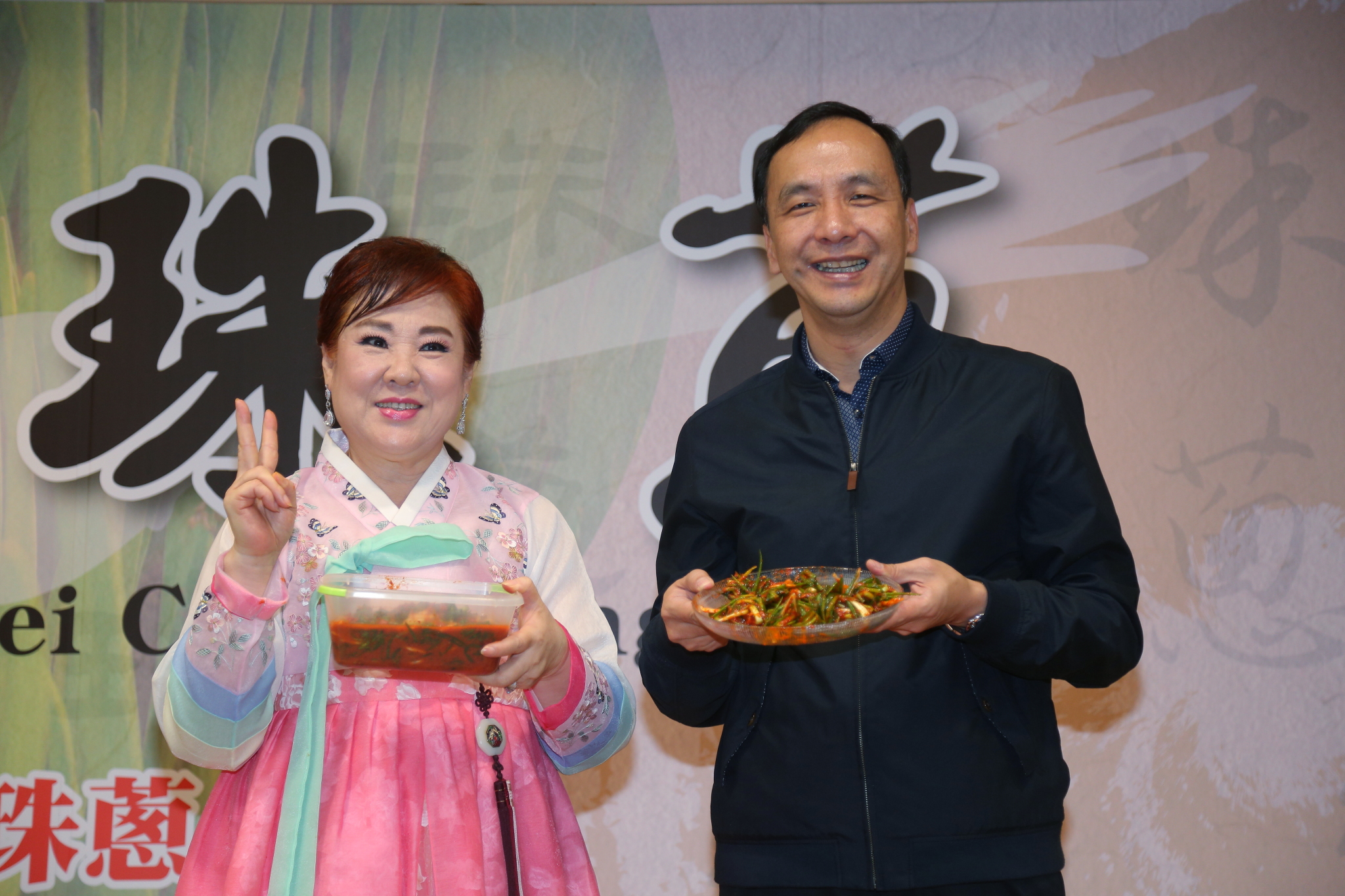 朱市長與韓籍主廚示範珠蔥泡菜作法