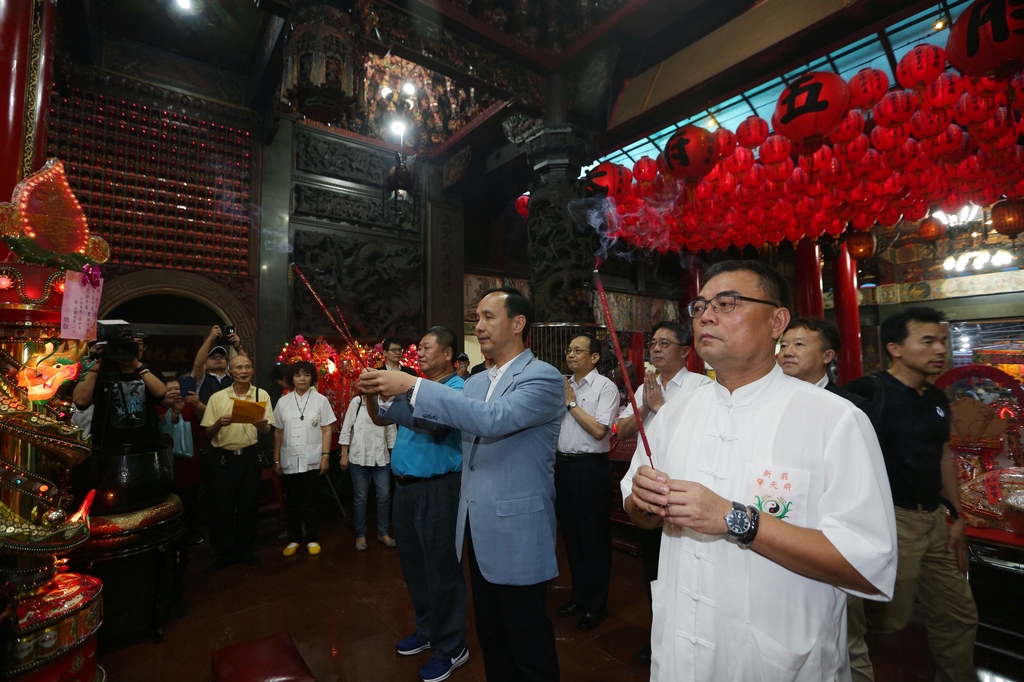 朱市長出席李范府千歲聖誕啟建祈求福運來報大法會祈求國泰民安風調雨順