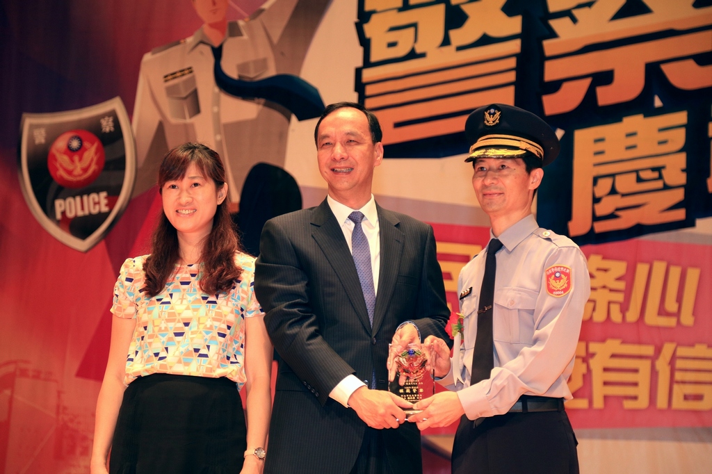 慶祝106年第39屆警察節朱市長表揚模範警察，感謝警察的辛勞與付出