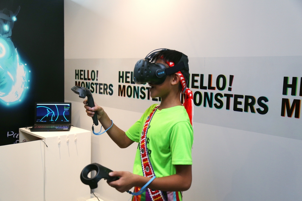 2017新北市兒童藝術節「科技藝術體驗區」開展，現場設有VR攤位讓小朋友體驗