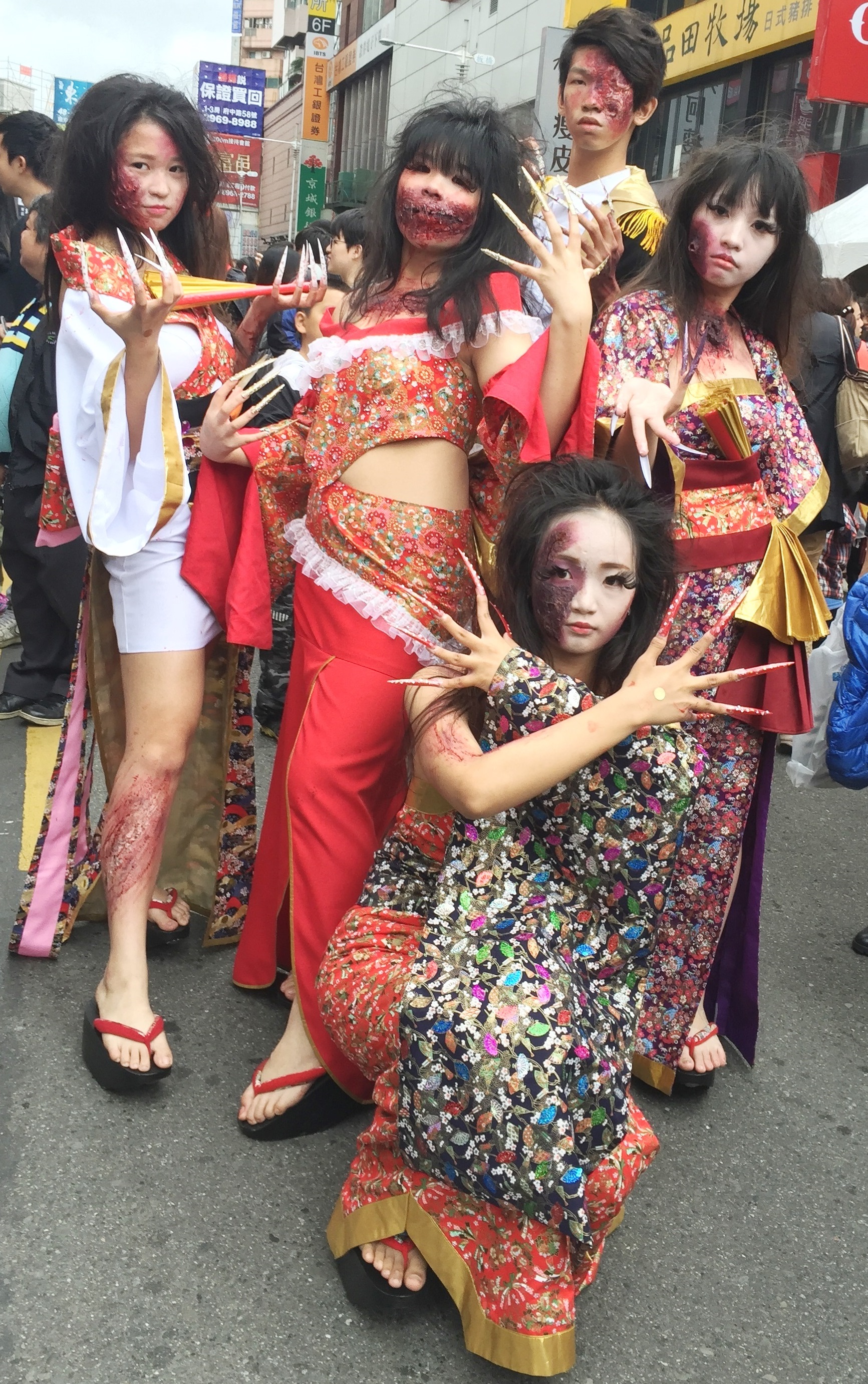 千人齊聚府中商圈 搞鬼踩街野餐歡渡萬聖節