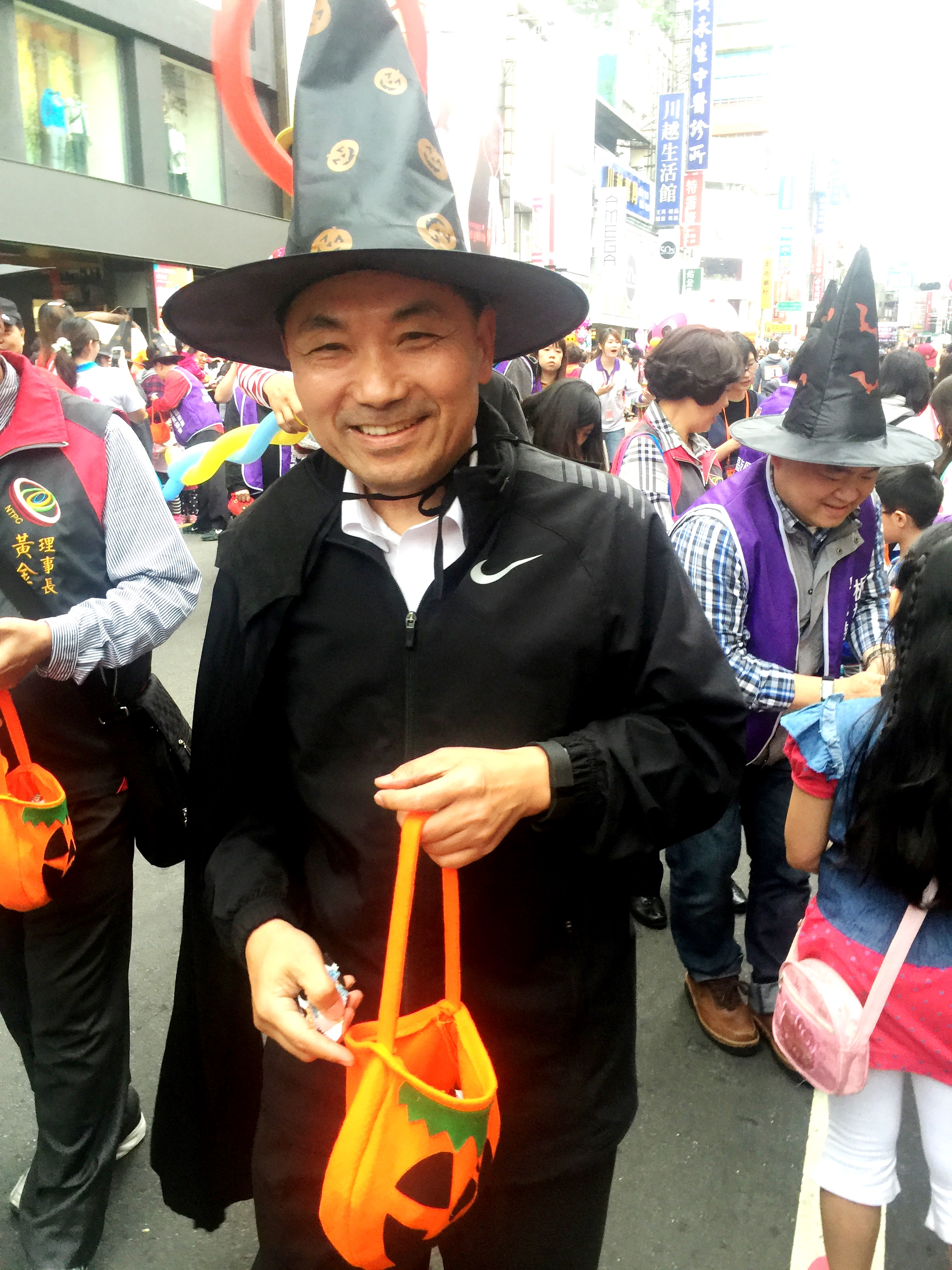 千人齊聚府中商圈 搞鬼踩街野餐歡渡萬聖節