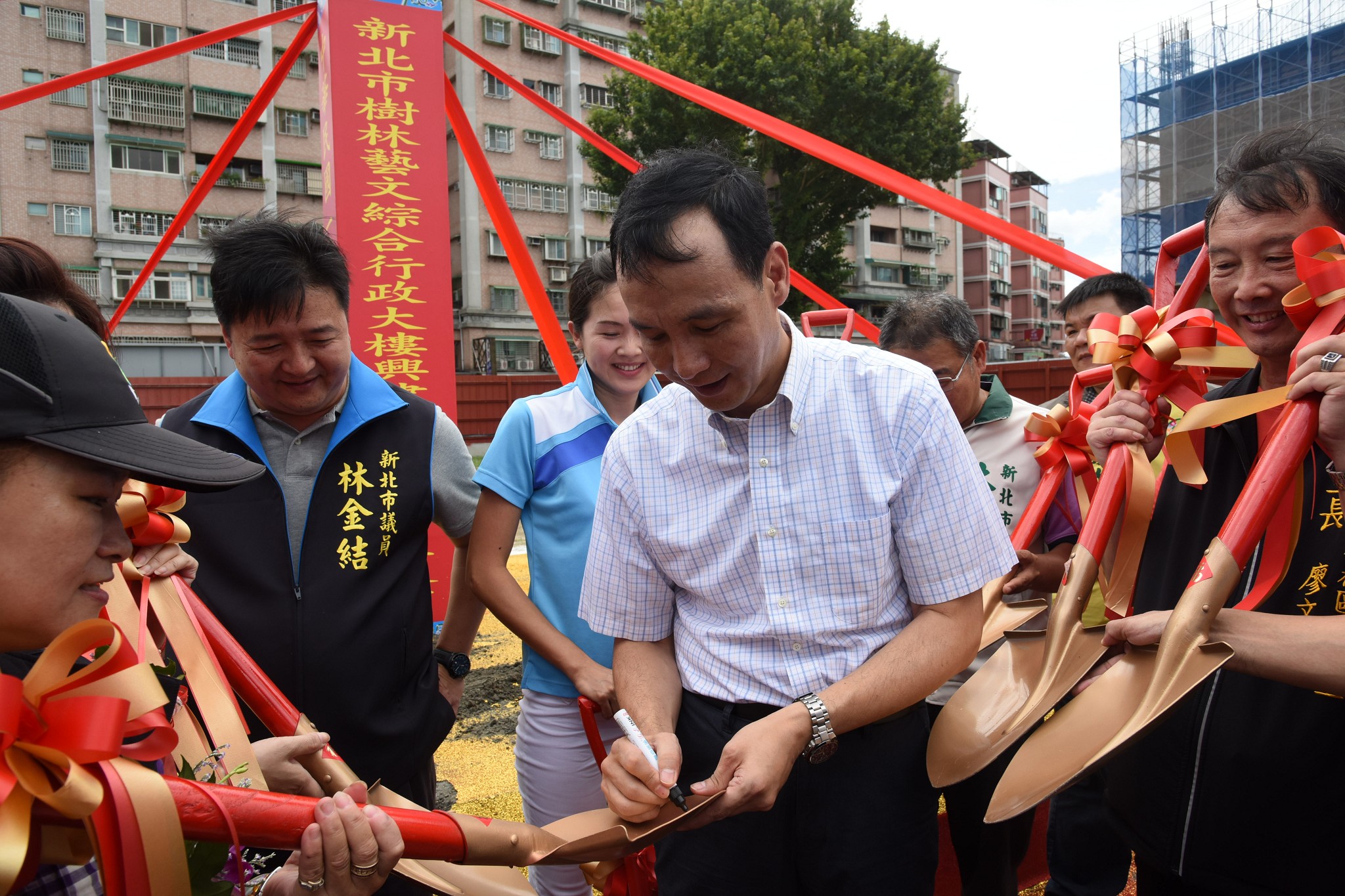 朱市長為樹林藝文綜合行政大樓興建工程開工動土
