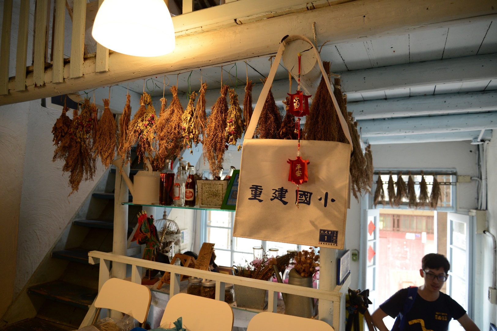 除了建築形式和空間利用充分代表1930年代的建築風貌，也承載香草街屋負責人蔡以倫對祖母滿滿的情感和回憶。