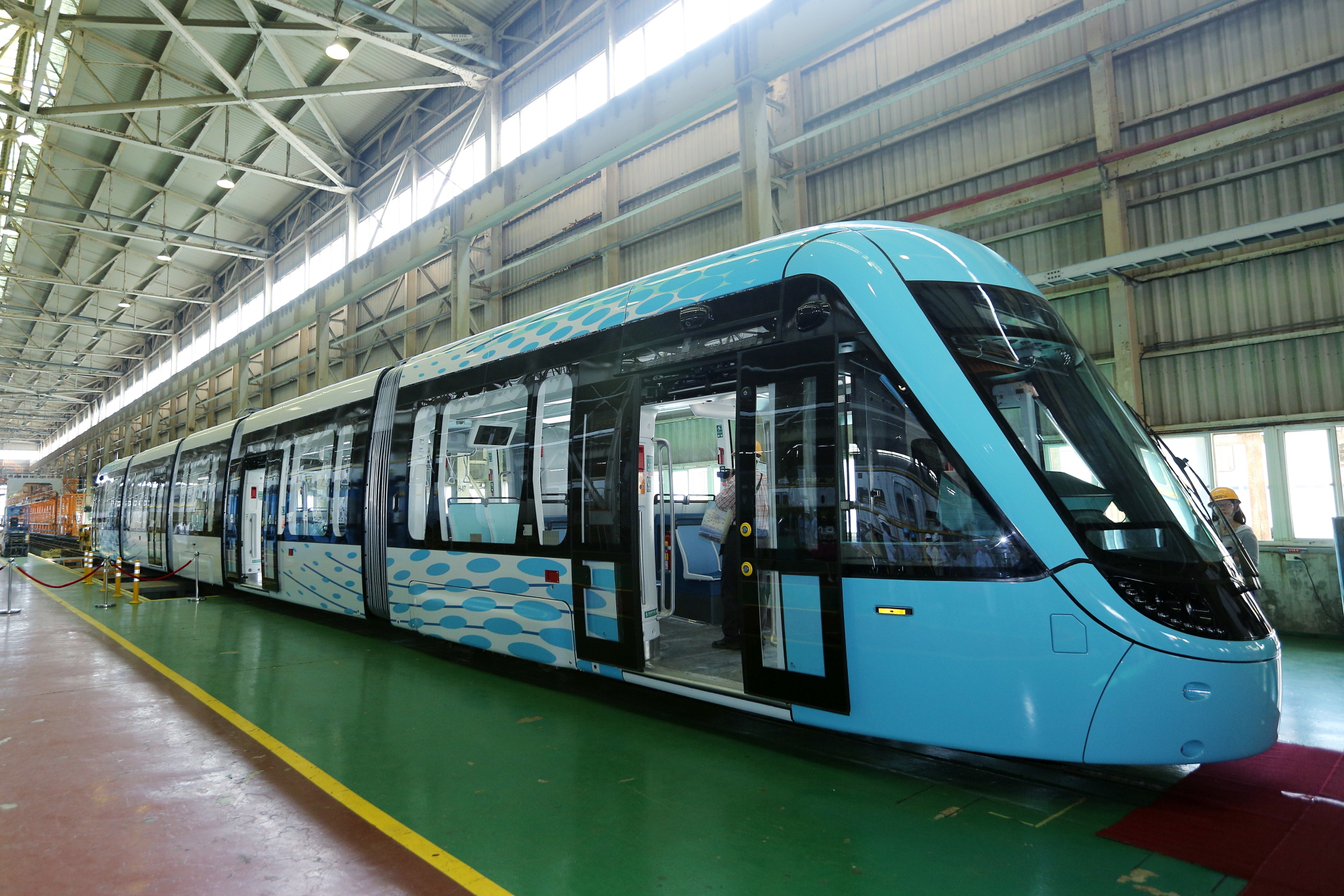 「國車國造」行武者號 輕軌列車正式亮相
