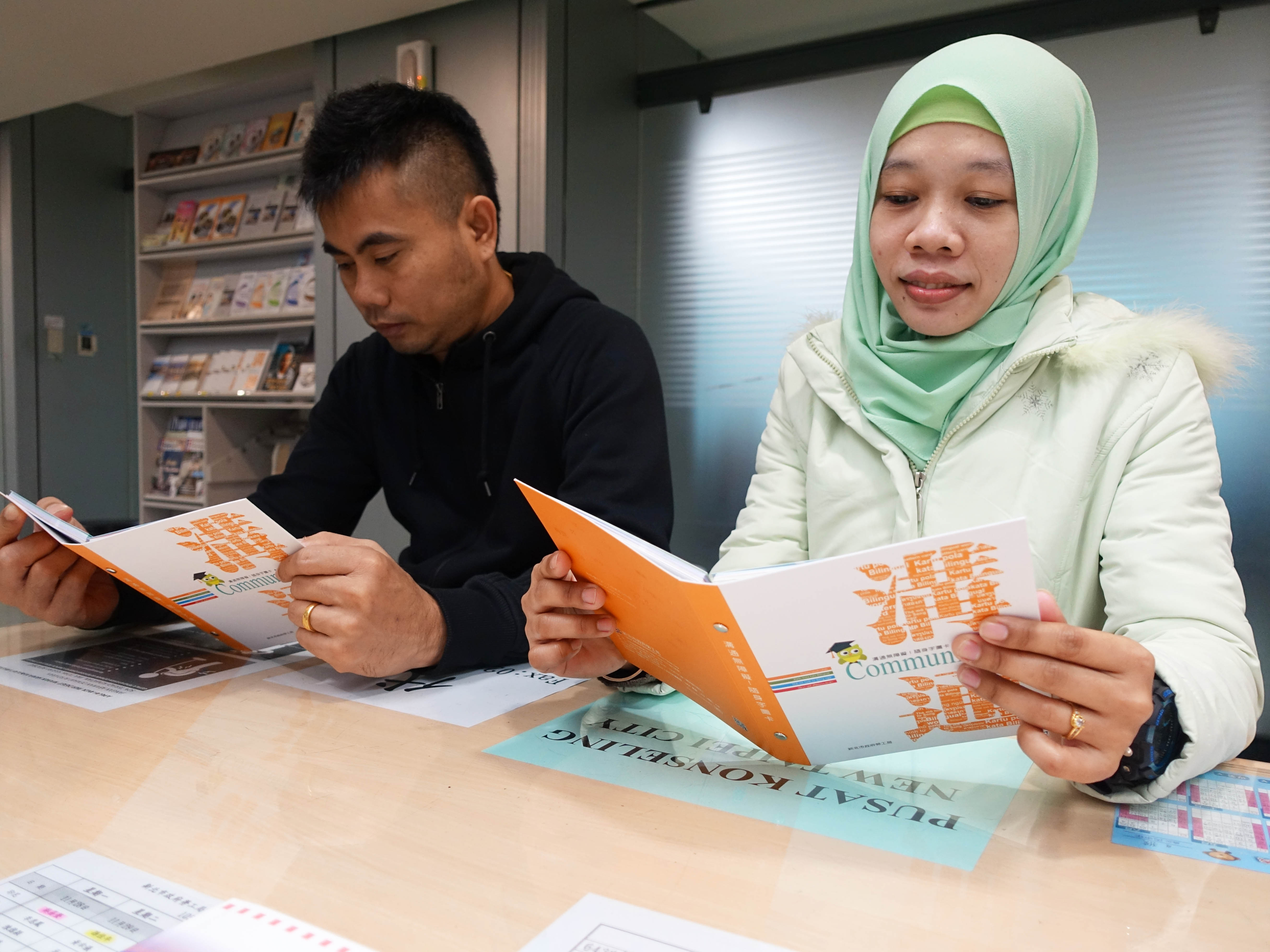 市政新聞-外勞溝通不卡卡 勞工局9大情境字圖卡歡迎索取-新北市政府