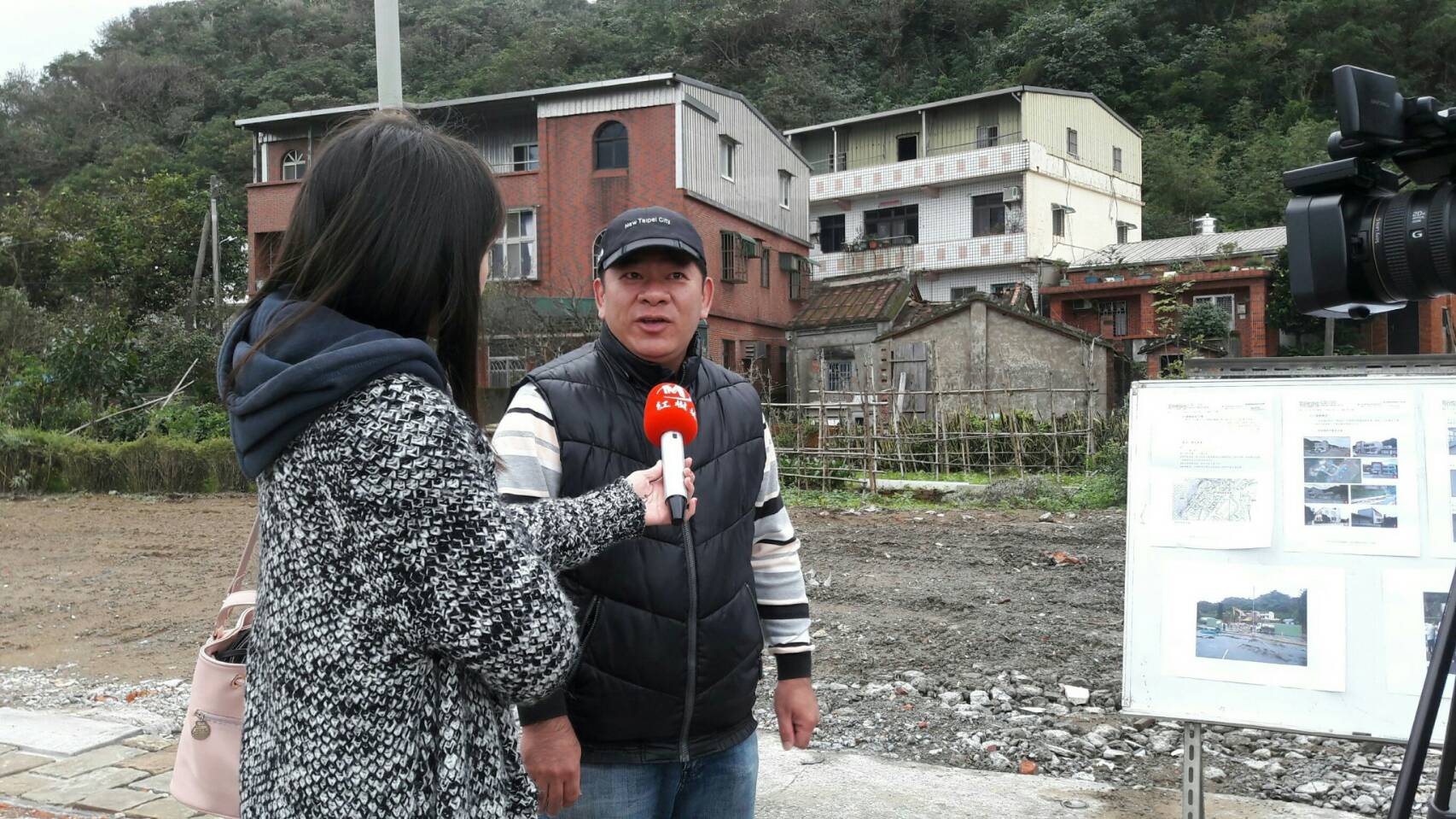 新北市金山區豐漁里里長許吉興現場接受採訪