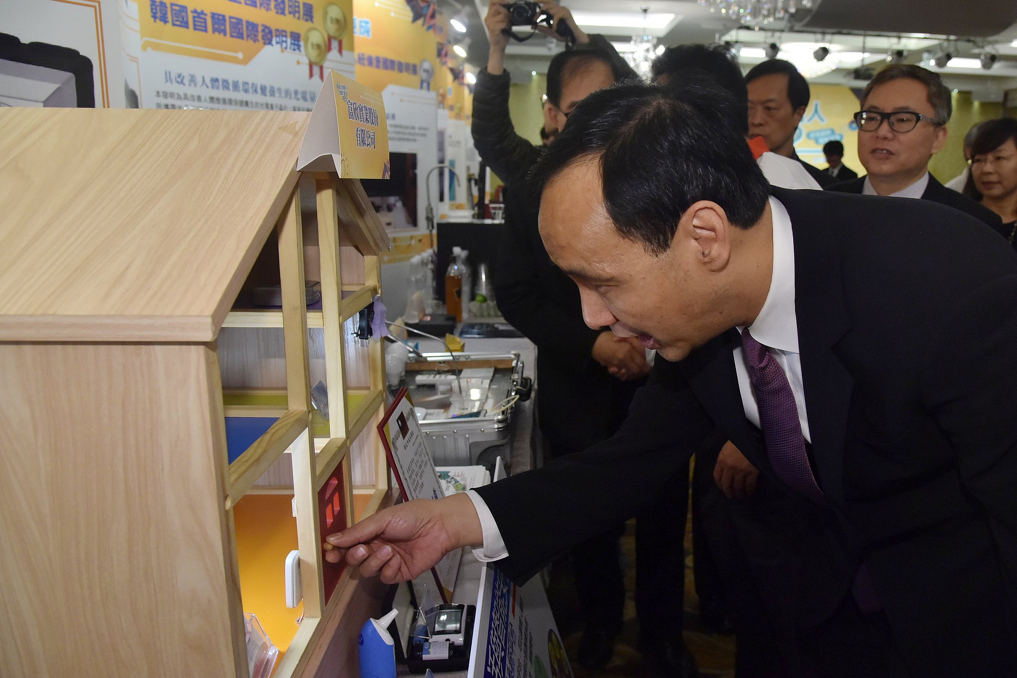 朱市長參觀得獎作品