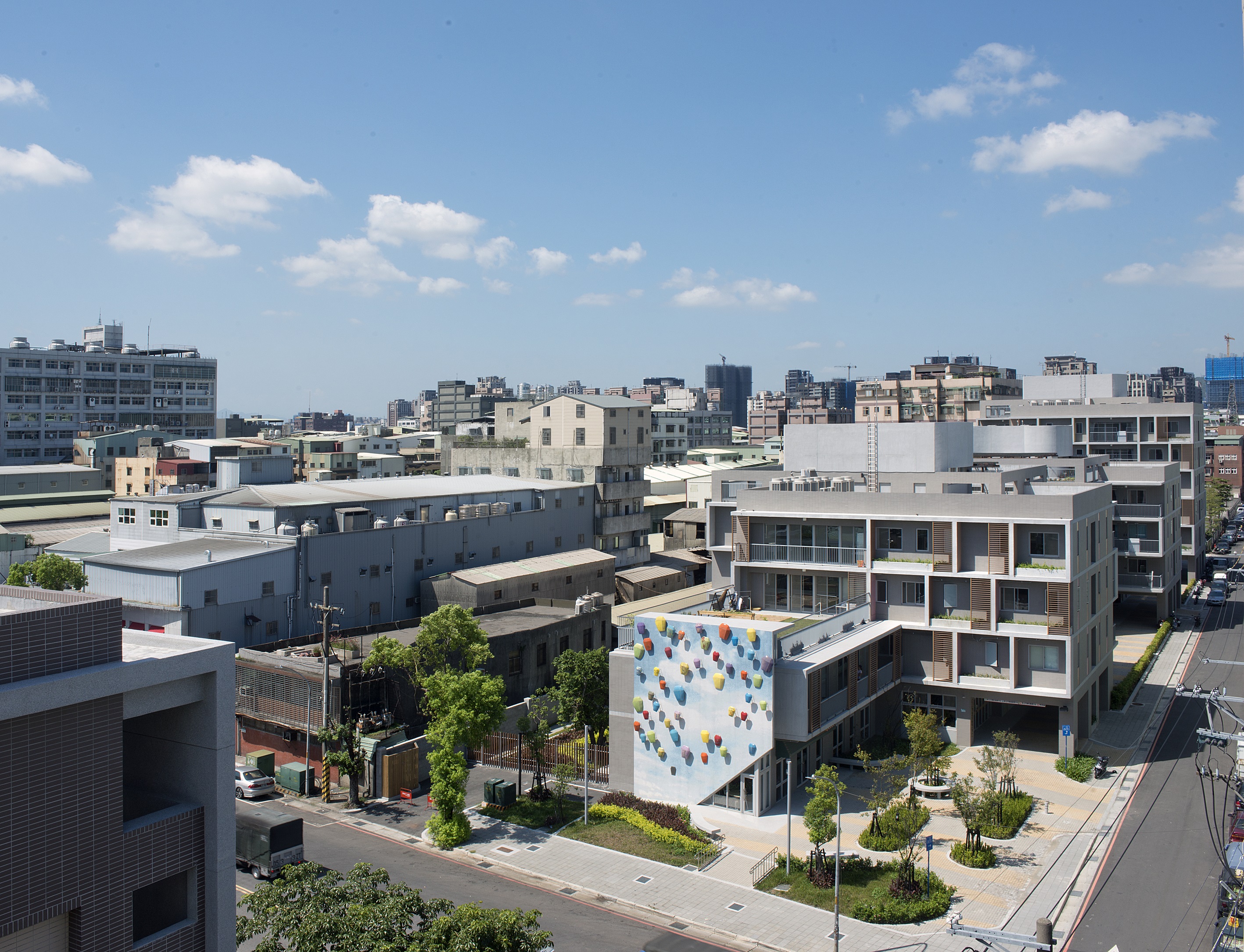 公共建築類首獎為新北市綜合福利大樓(境向聯合建築師事務所)