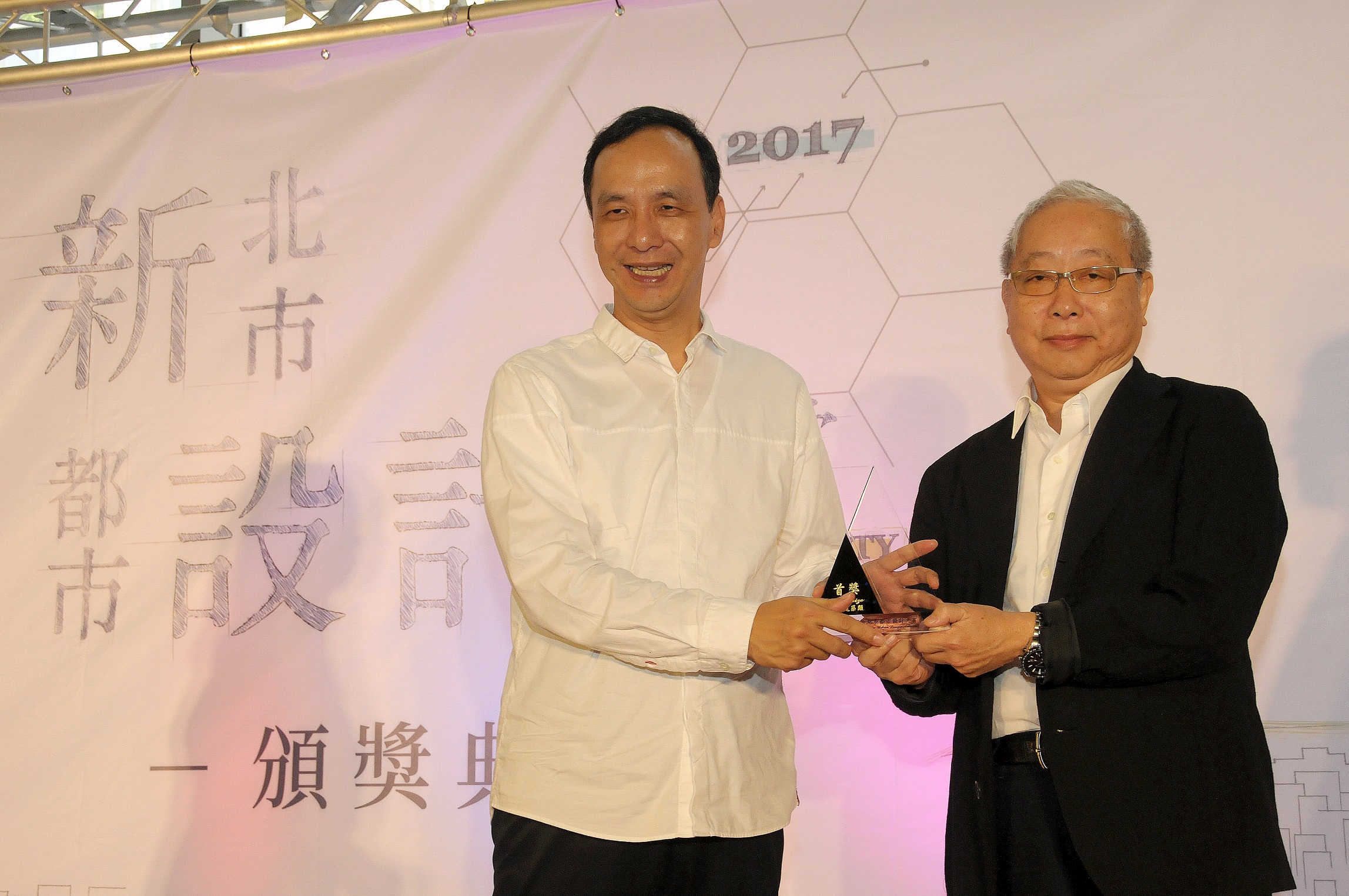 市長與大矩聯合建築師事務集合住所合照