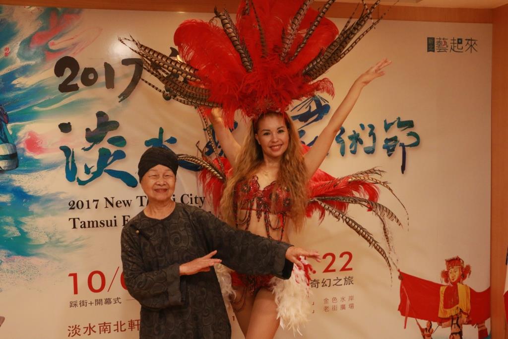 高齡84歲的蔣吳香阿嬤(左)，環境劇場中最老的素人演員_新北市文化局