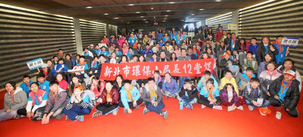 劉和然大局長與小局長們合影留念，低碳出任務成功