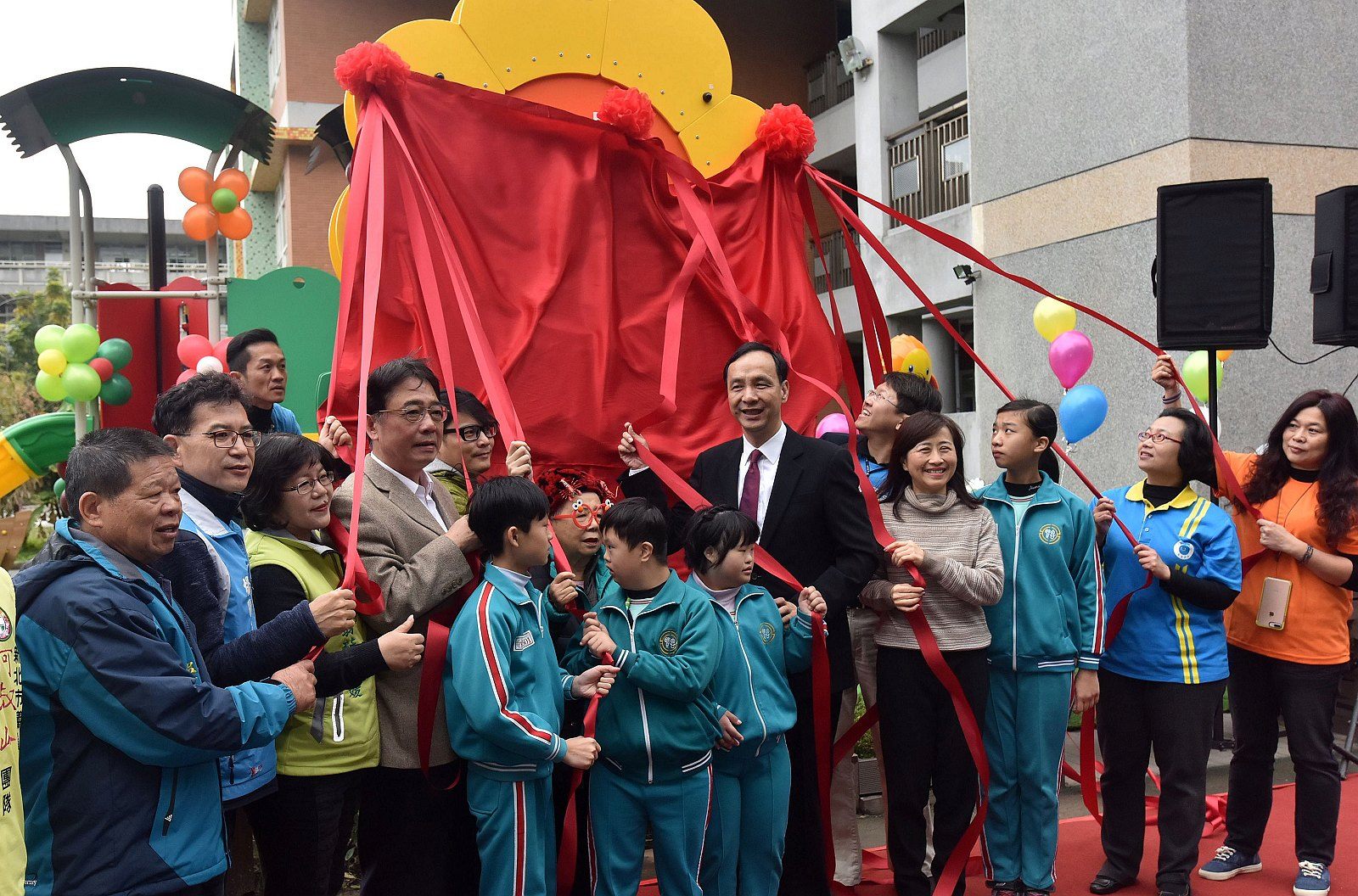 朱立倫市長：包括公園及學校，在今年暑假期間會完成23座共融式遊戲場。