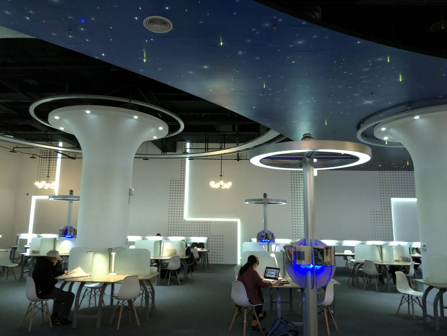 「星」感十足！低頭讀書、舉頭望星 ，林口東勢圖書閱覽室正式啟用。