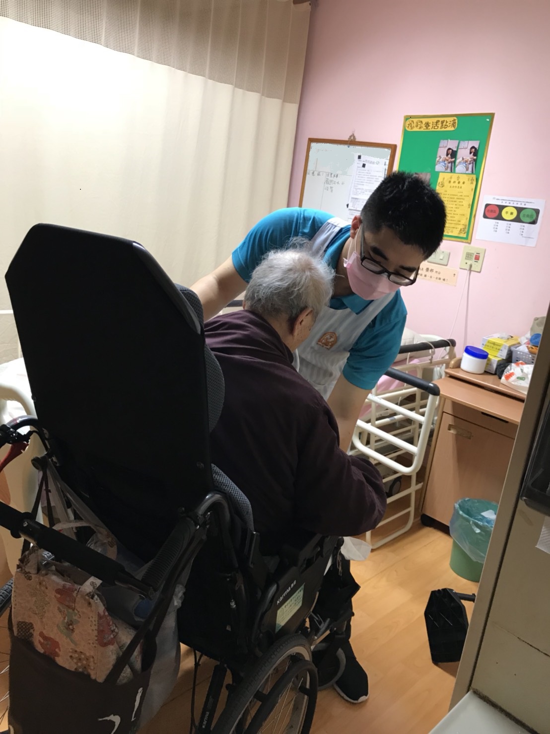 阿翔照料長者